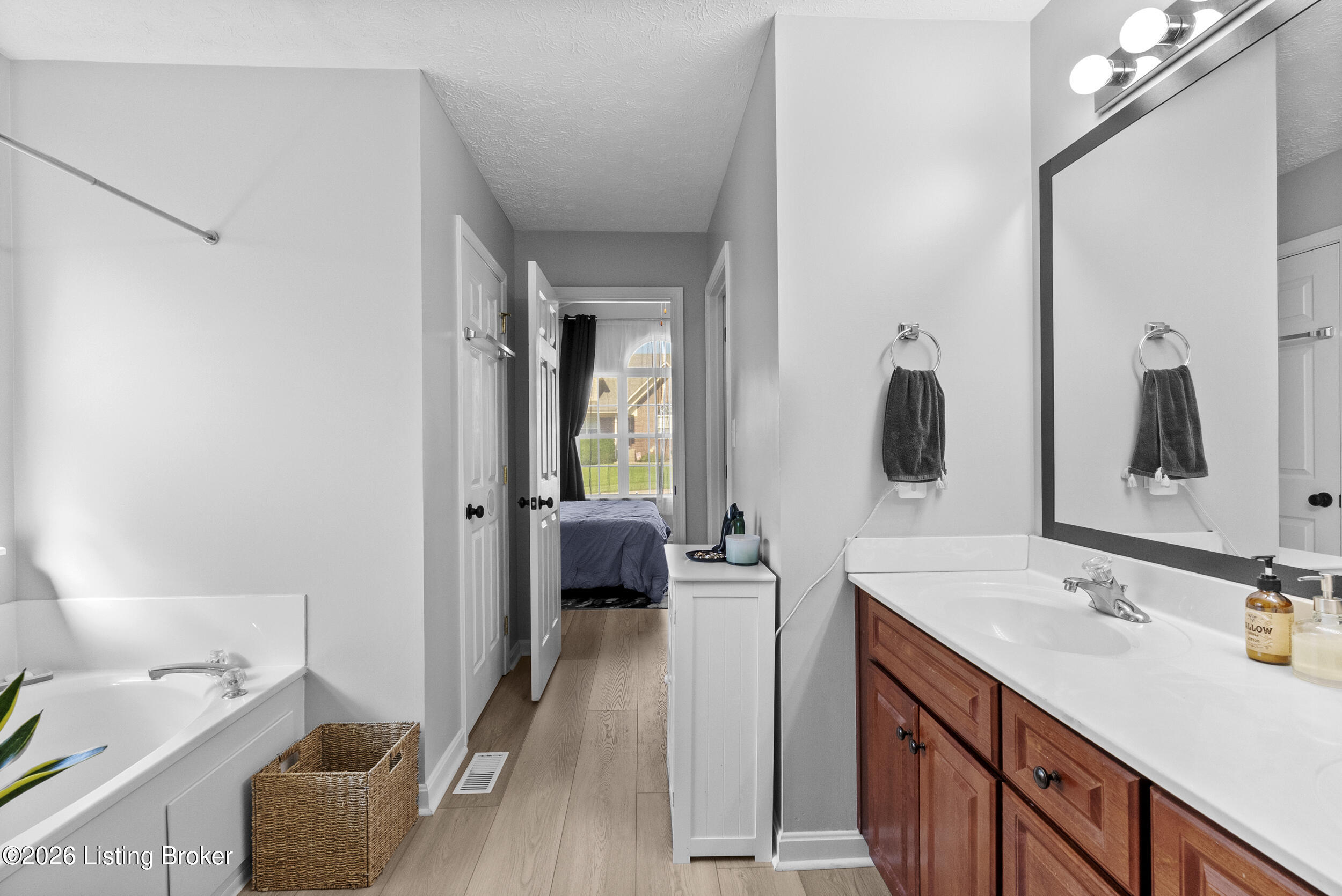 231 River Edge Dr
