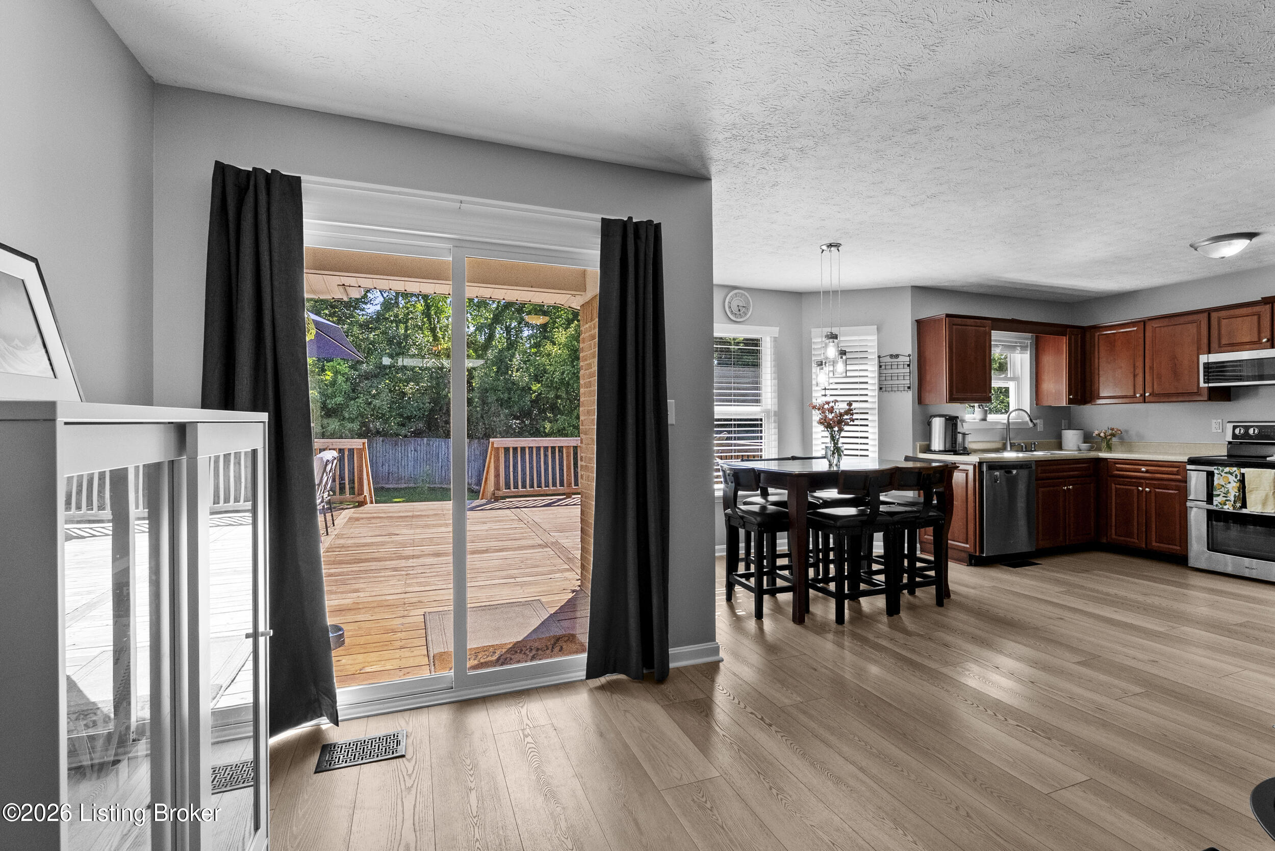 231 River Edge Dr