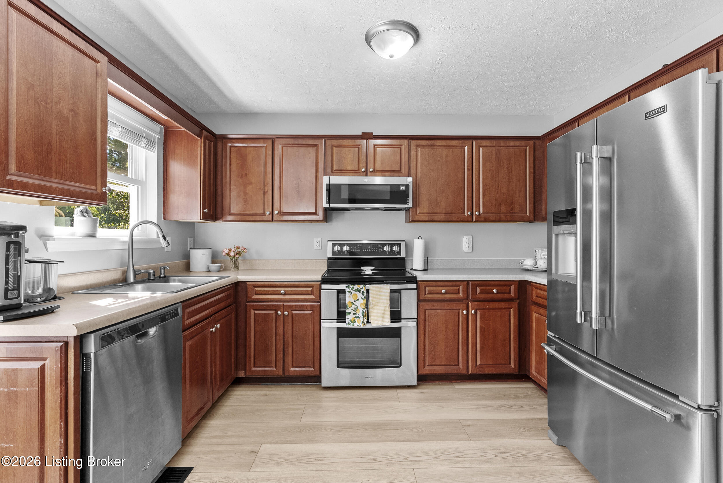 231 River Edge Dr