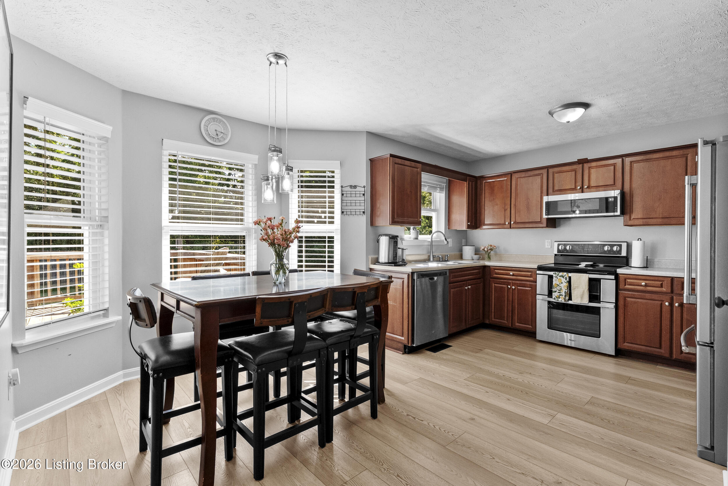 231 River Edge Dr
