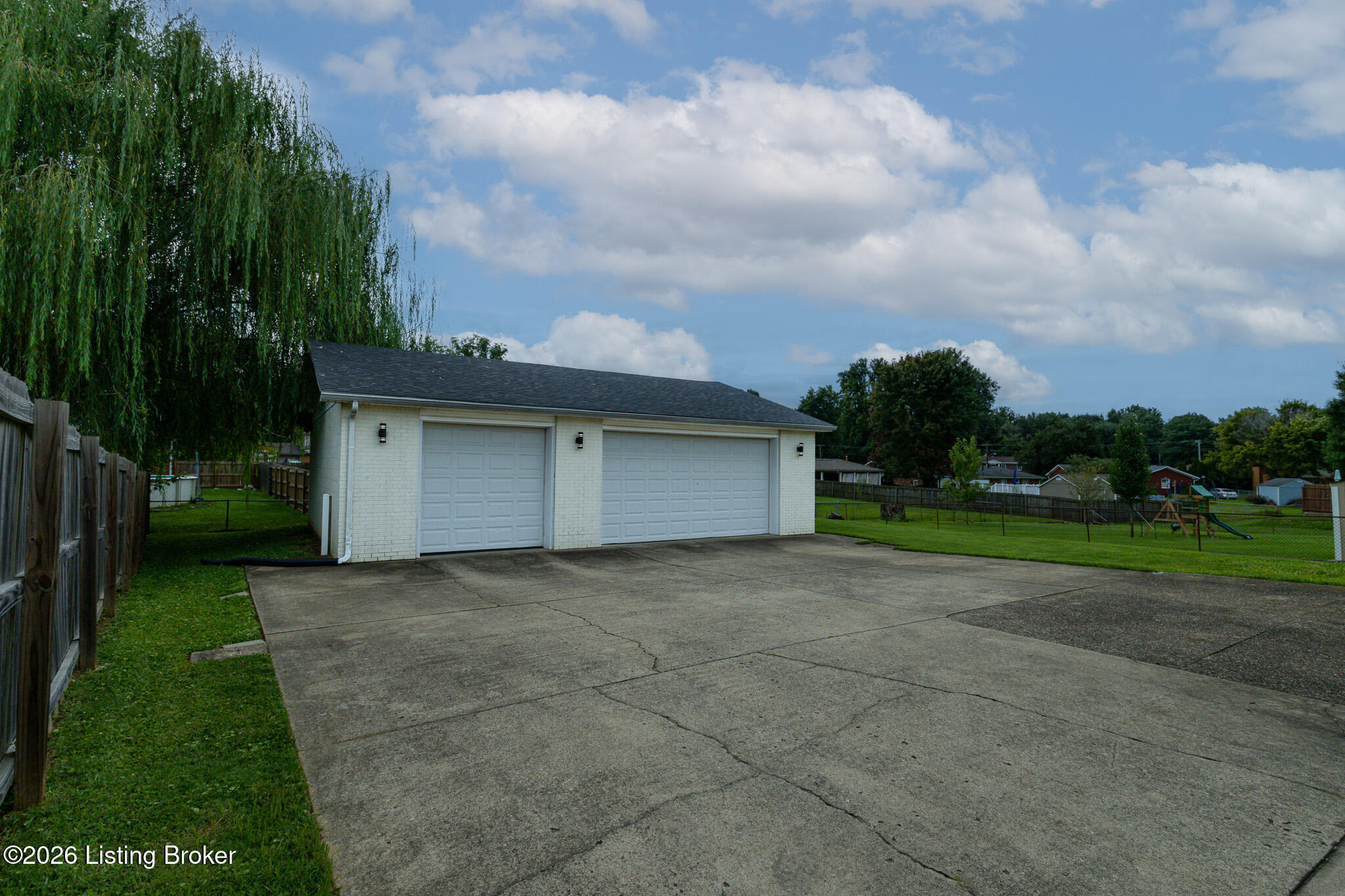 9009 Annlou Dr