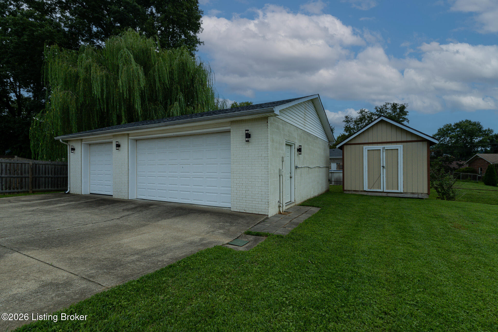9009 Annlou Dr