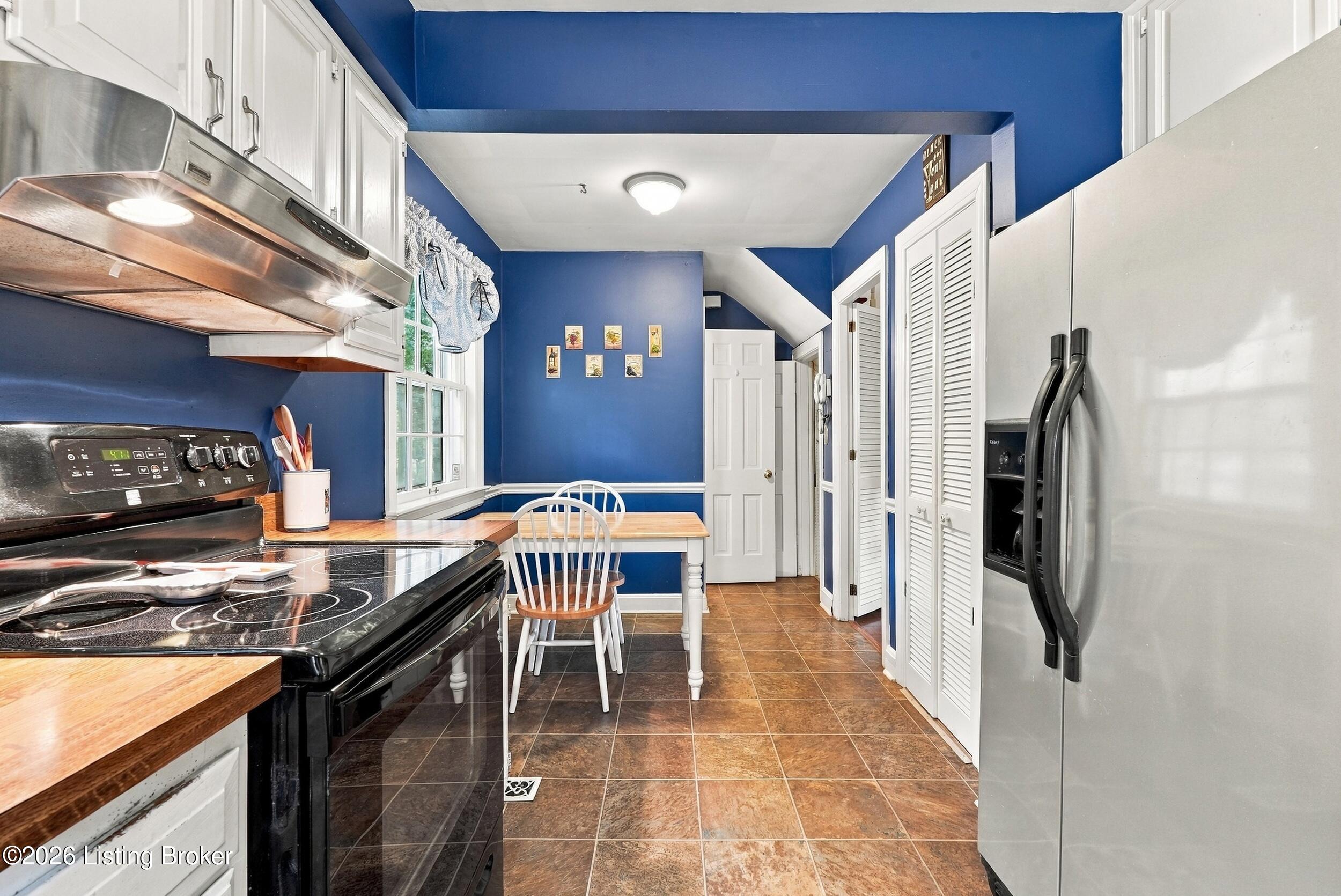 403 University Ave