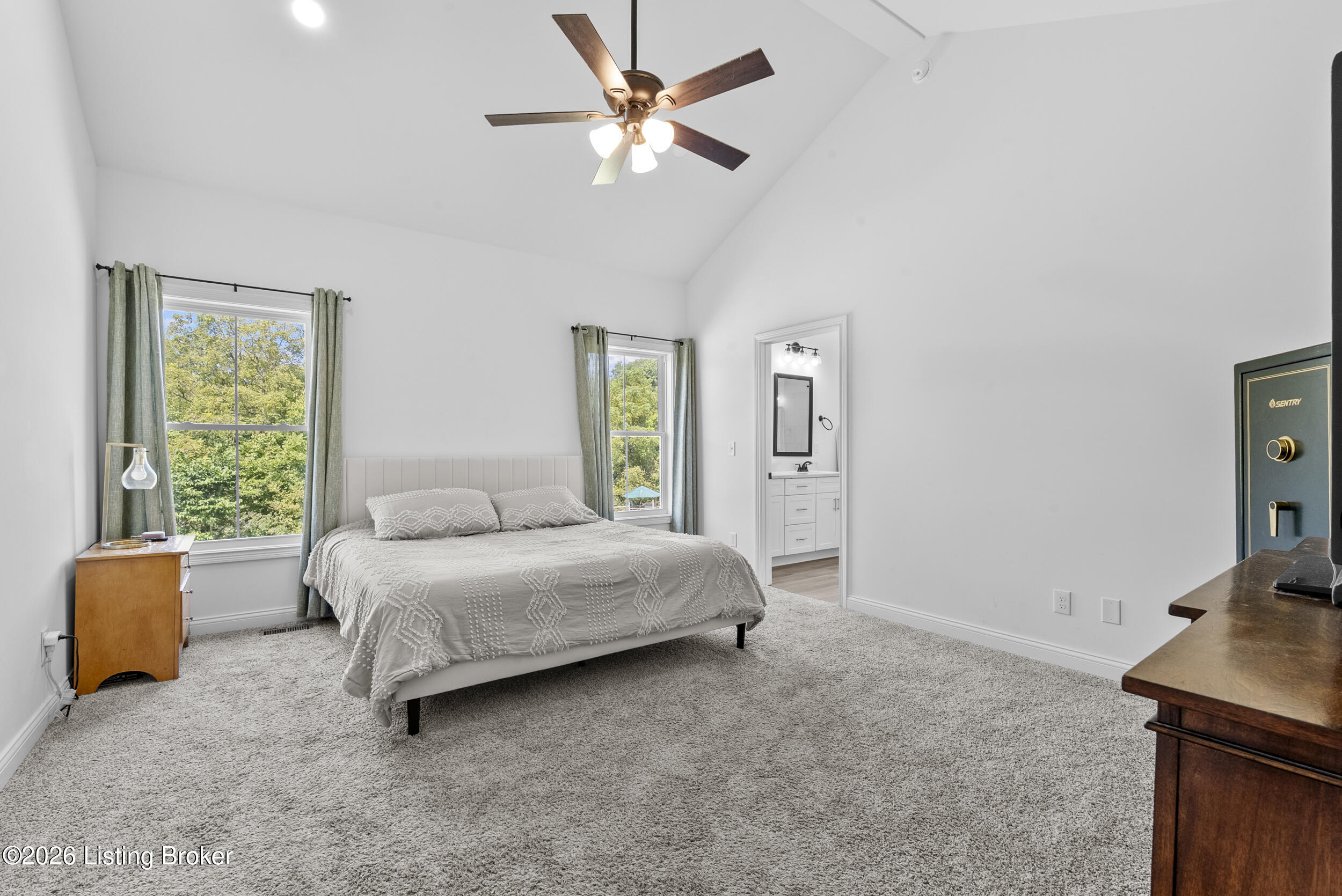 99 Roosevelt Ct