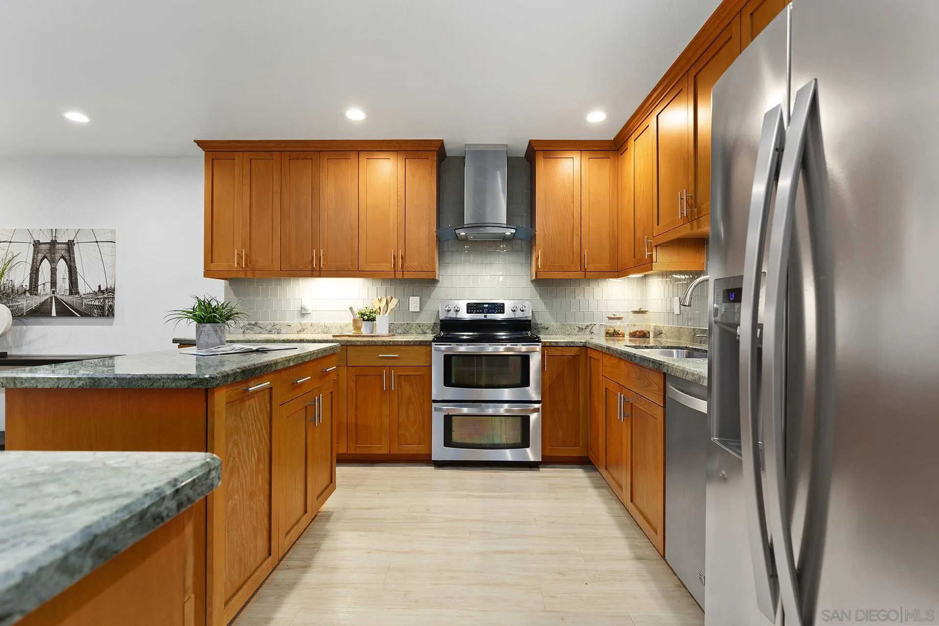 4238 Loma Riviera Ln