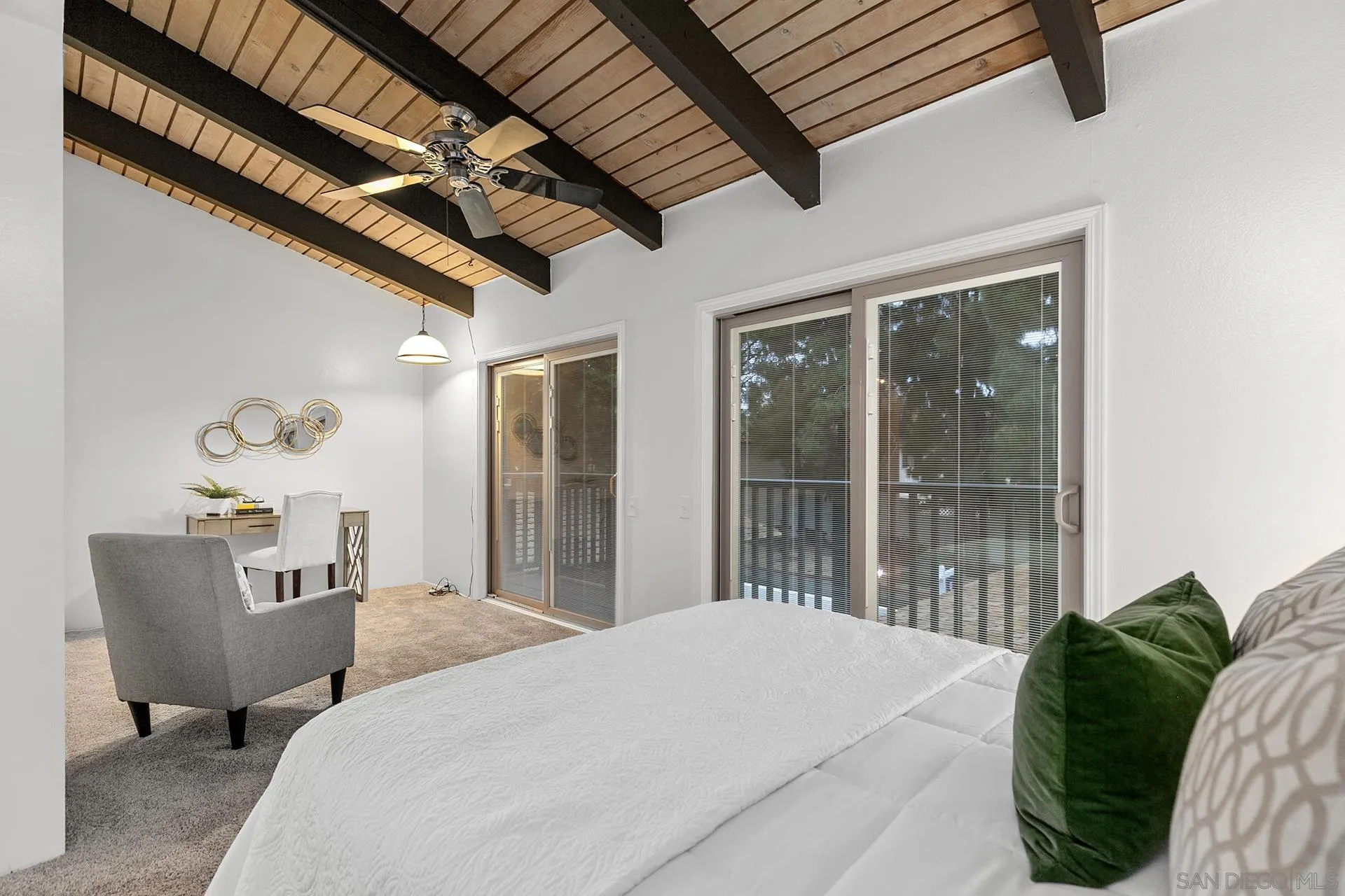 4238 Loma Riviera Ln