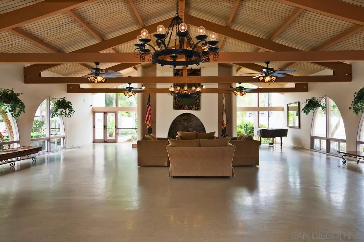 4238 Loma Riviera Ln