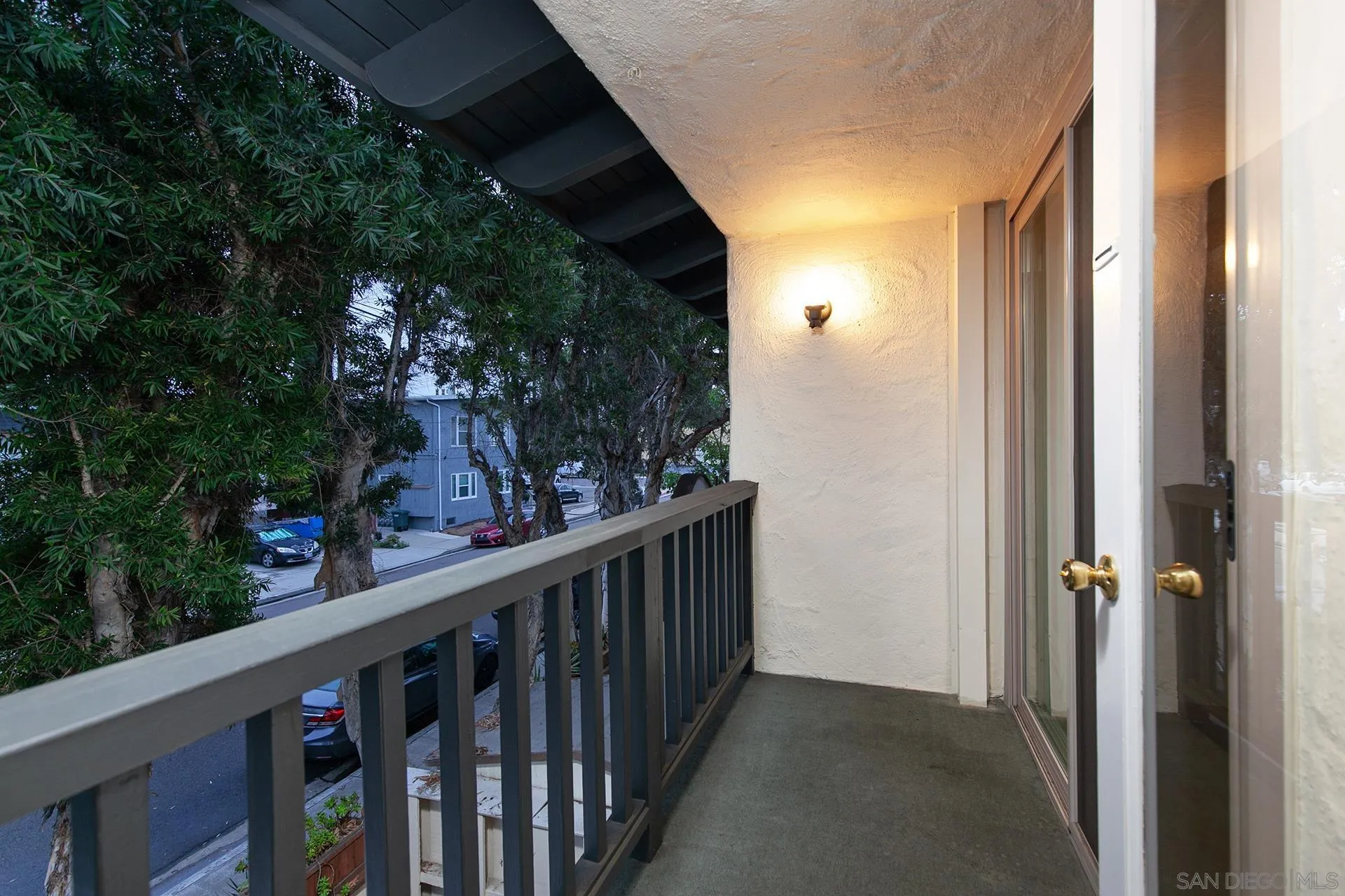 4238 Loma Riviera Ln