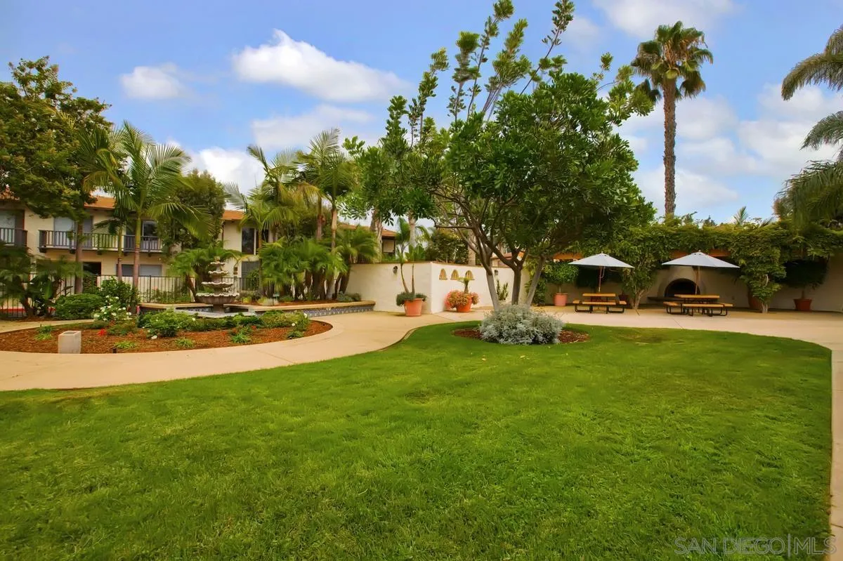4238 Loma Riviera Ln
