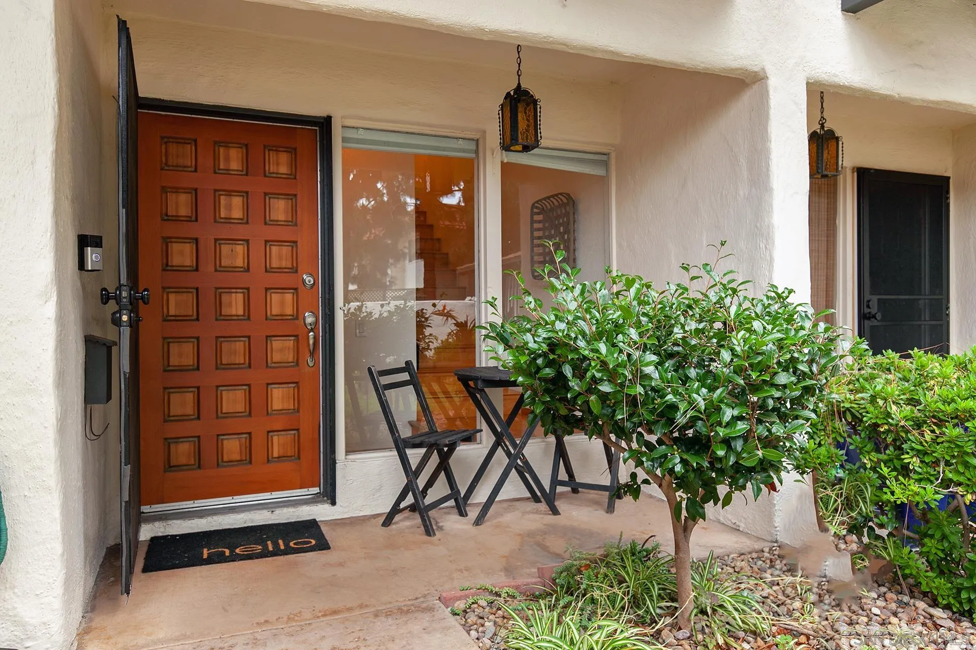 4238 Loma Riviera Ln