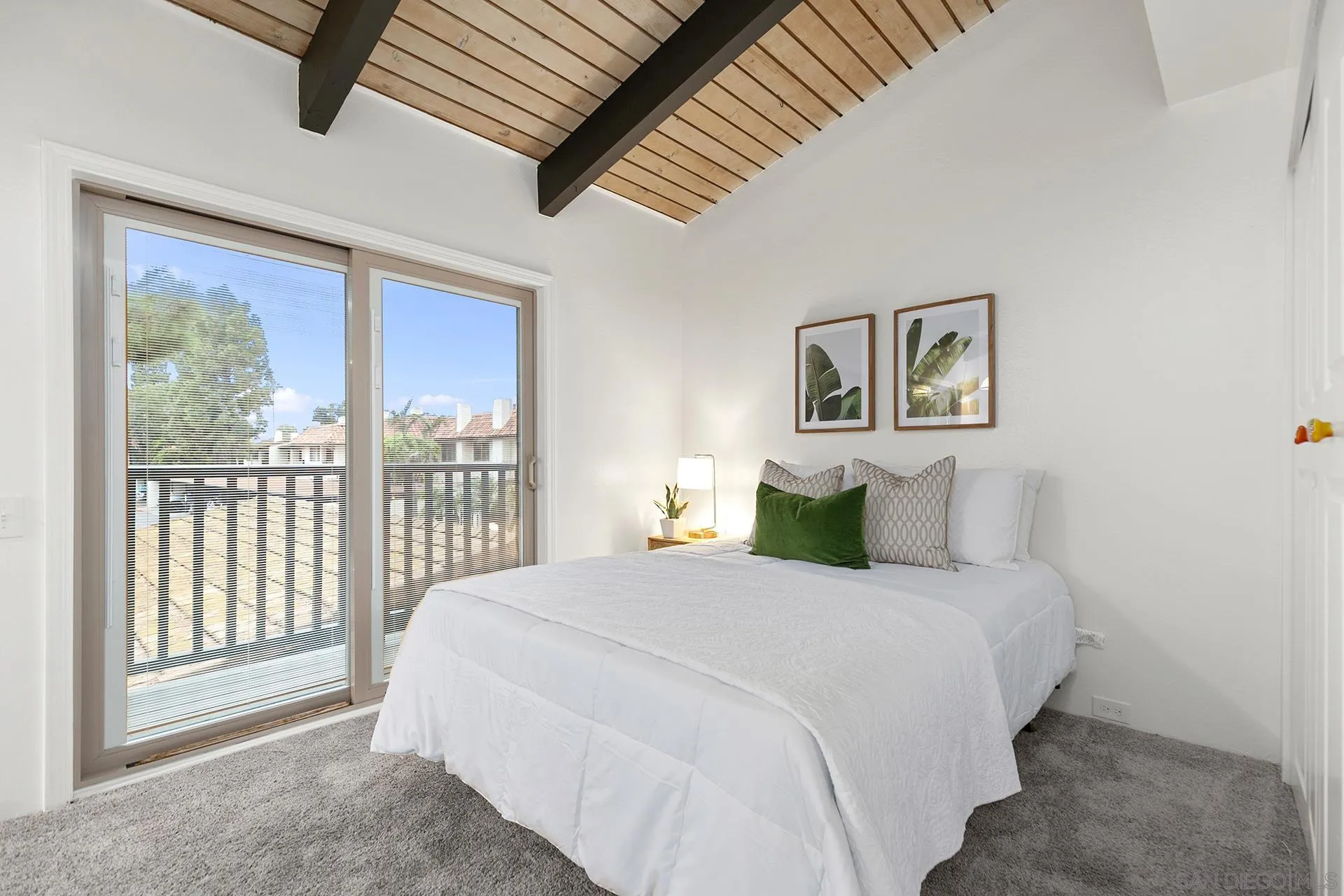 4238 Loma Riviera Ln