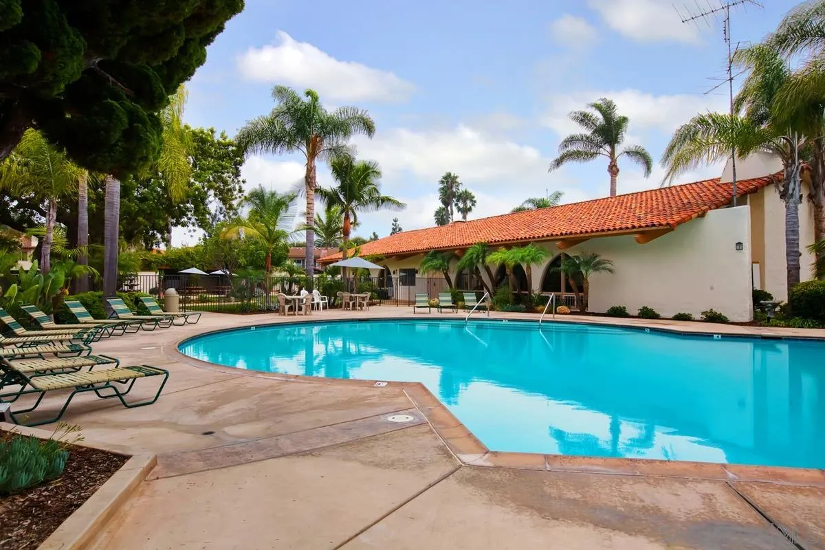 4238 Loma Riviera Ln