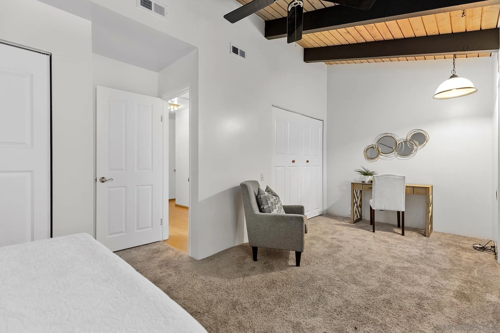 4238 Loma Riviera Ln
