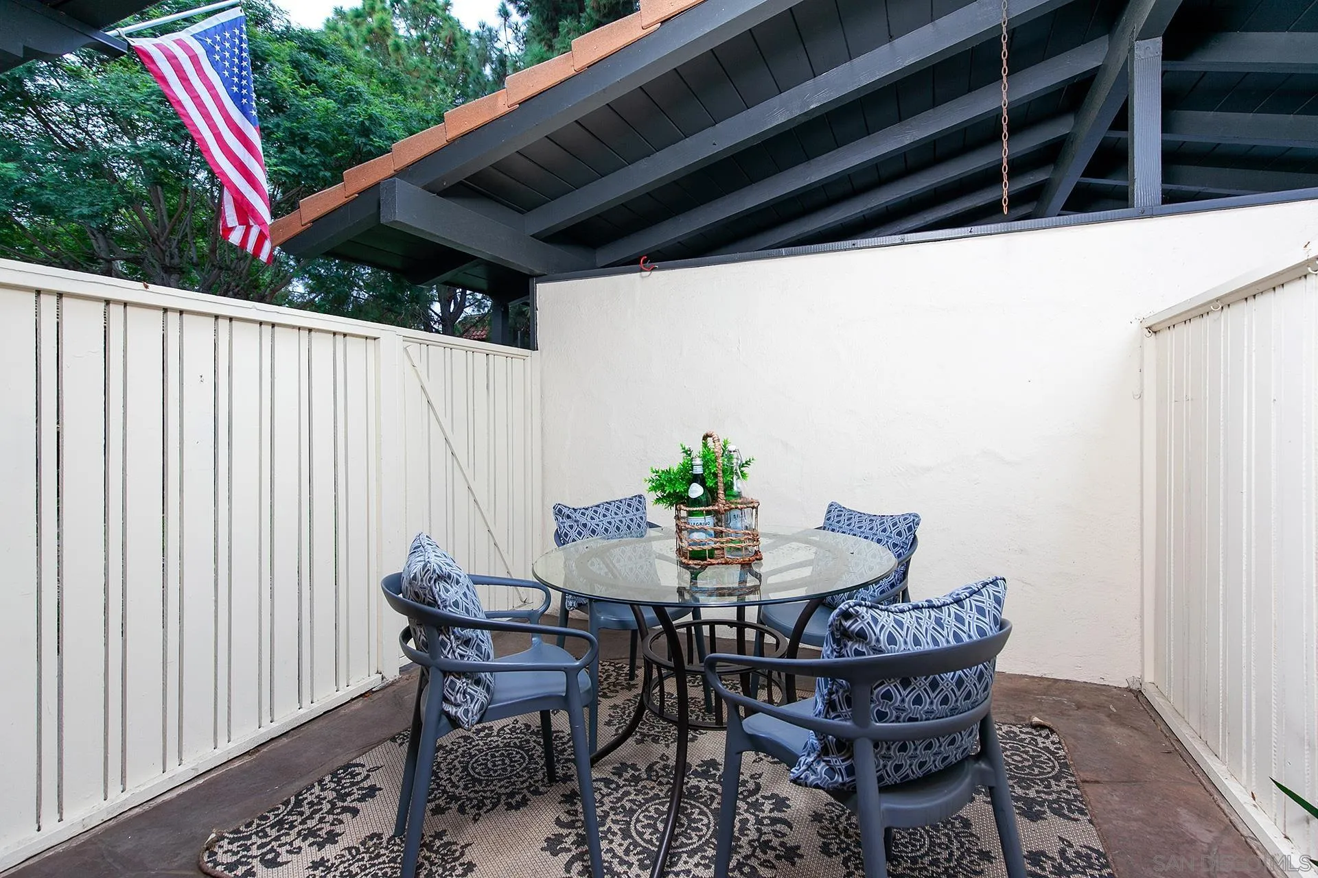4238 Loma Riviera Ln