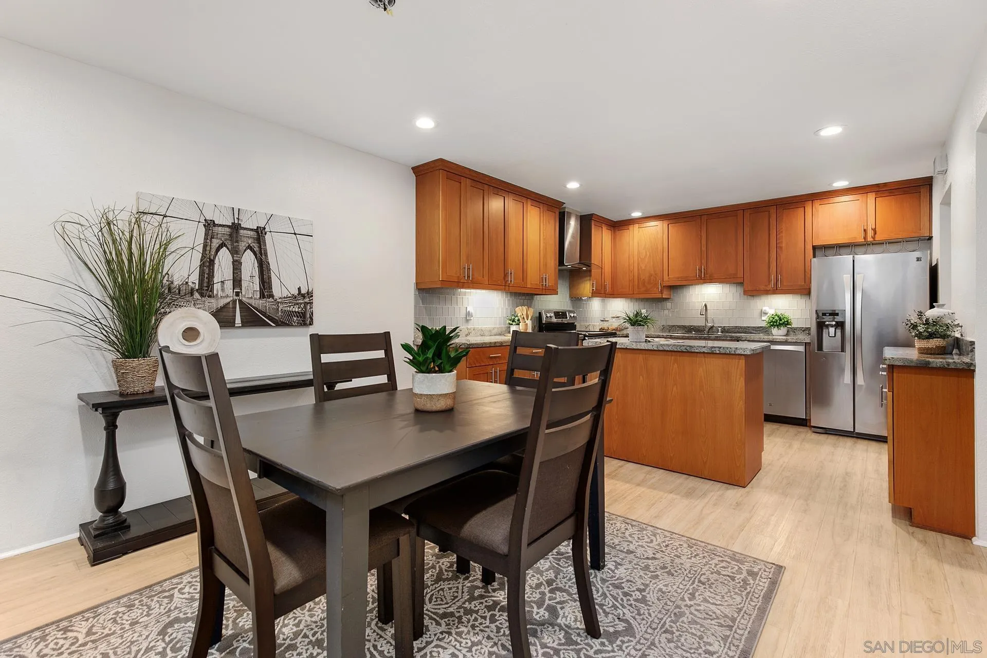4238 Loma Riviera Ln