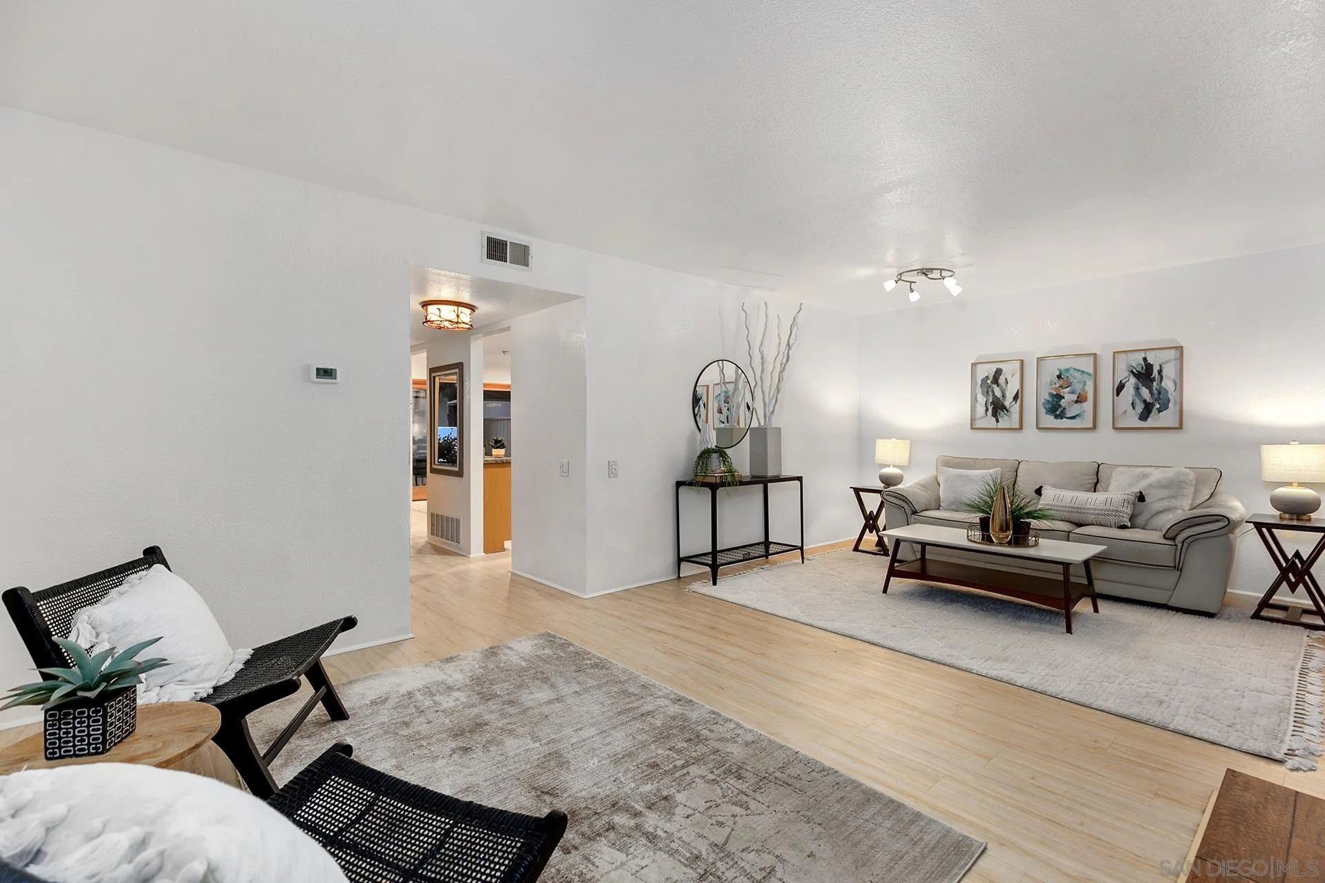 4238 Loma Riviera Ln