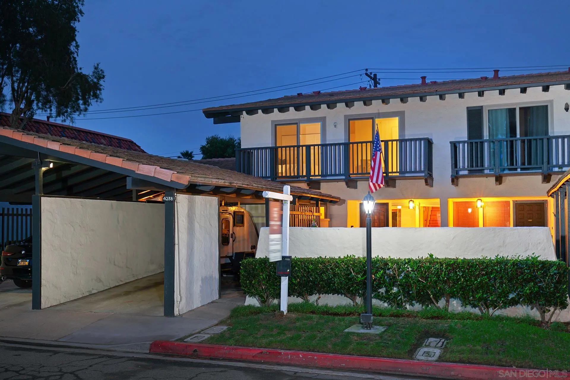 4238 Loma Riviera Ln