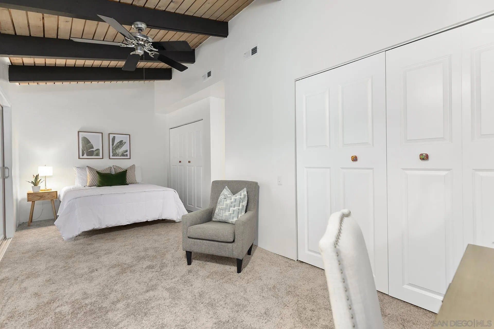 4238 Loma Riviera Ln