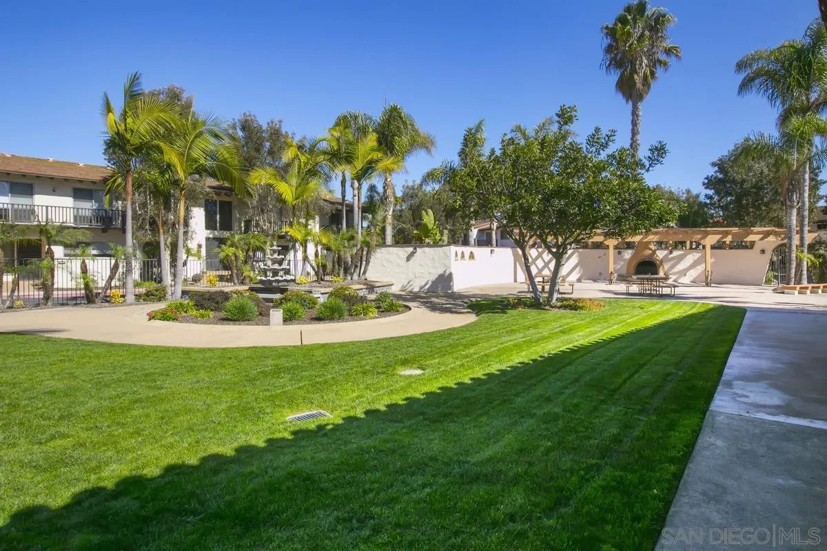 4238 Loma Riviera Ln