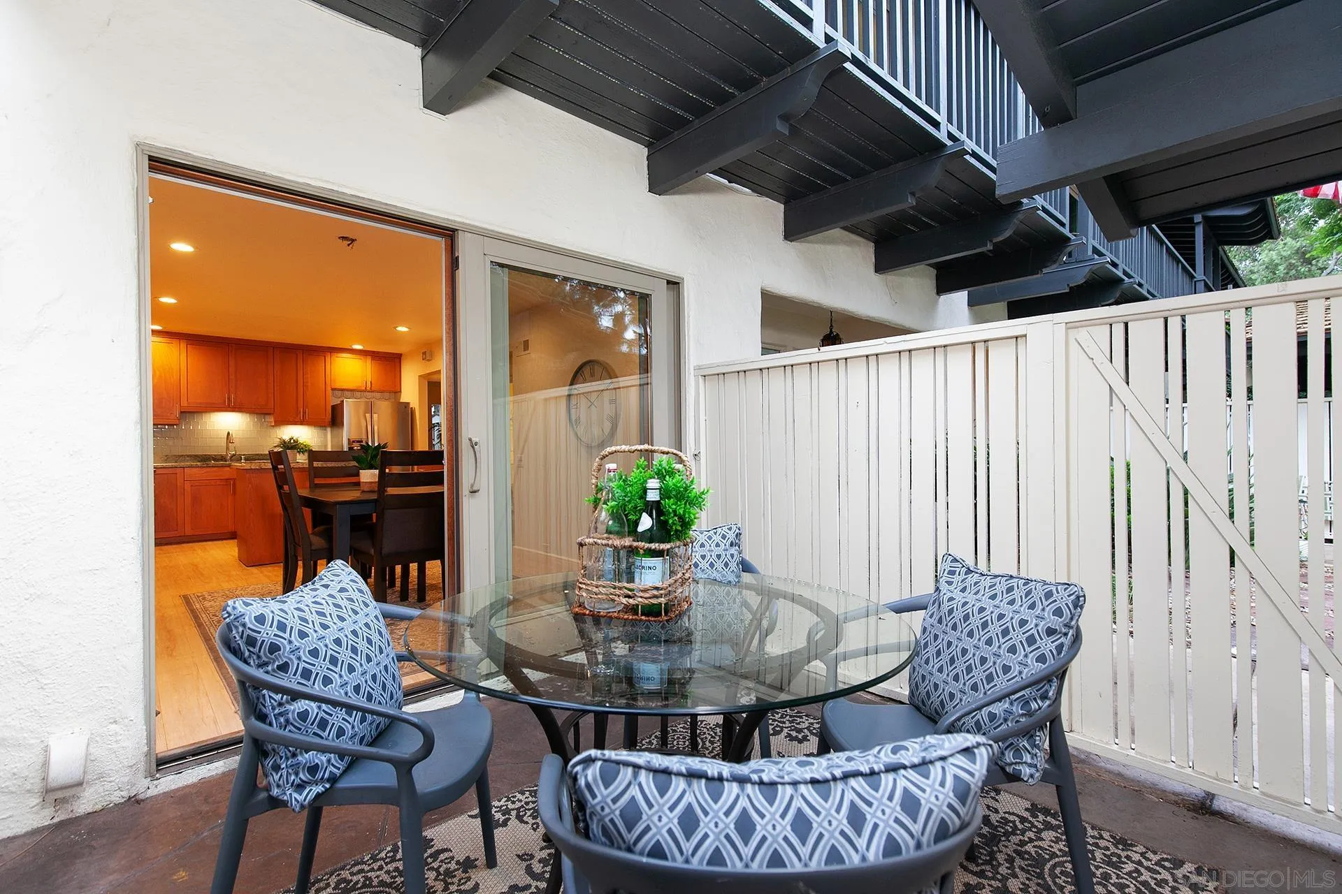 4238 Loma Riviera Ln