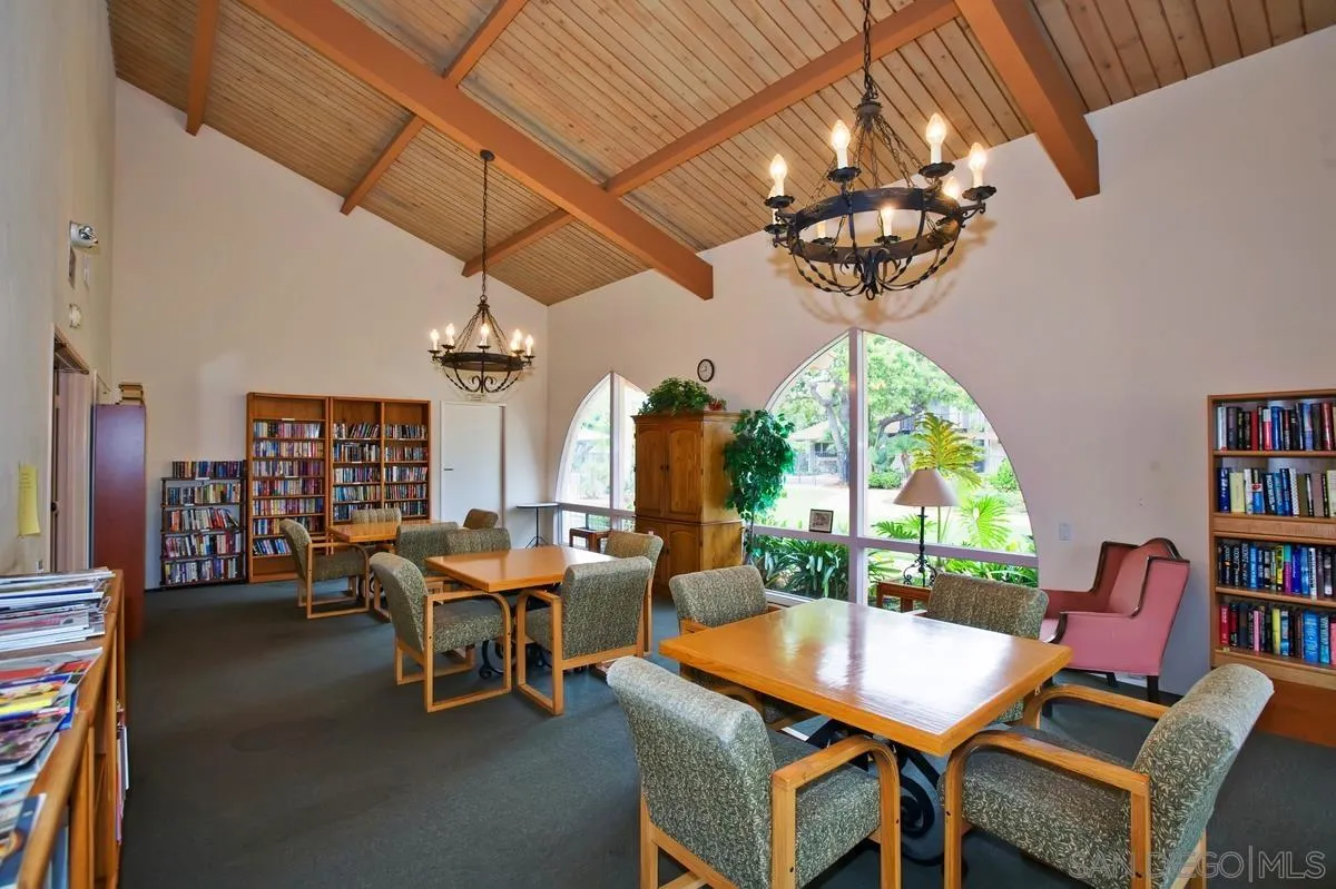 4238 Loma Riviera Ln