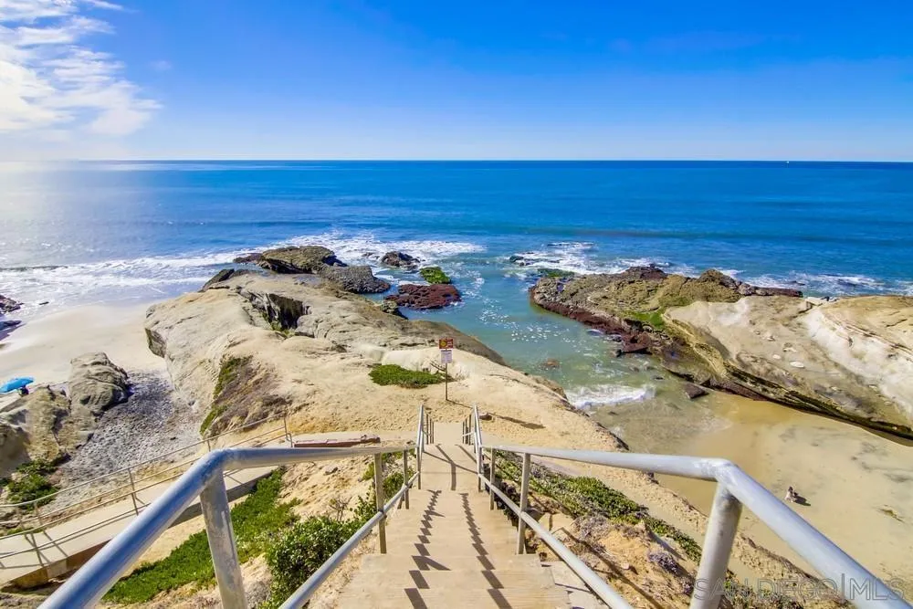 5015 Santa Cruz Ave Unit 309