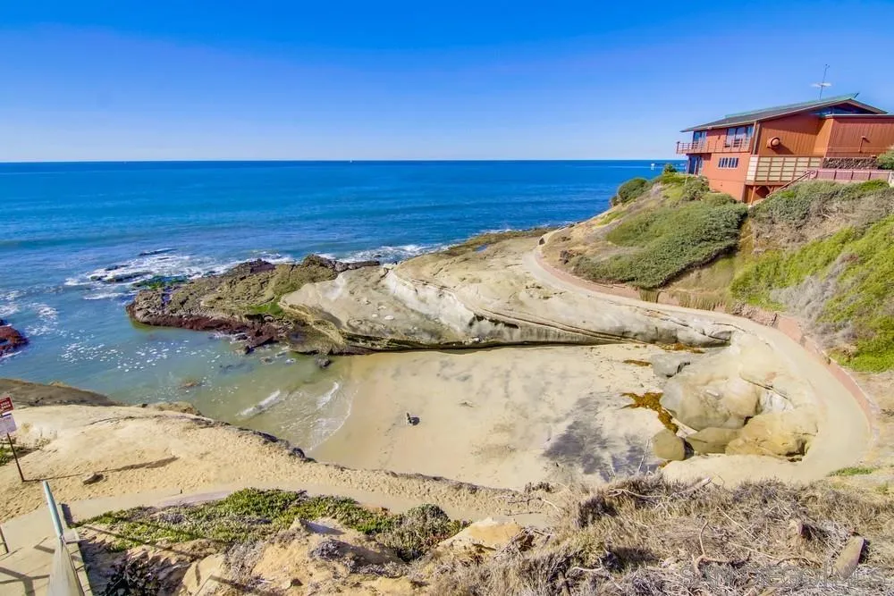5015 Santa Cruz Ave Unit 309