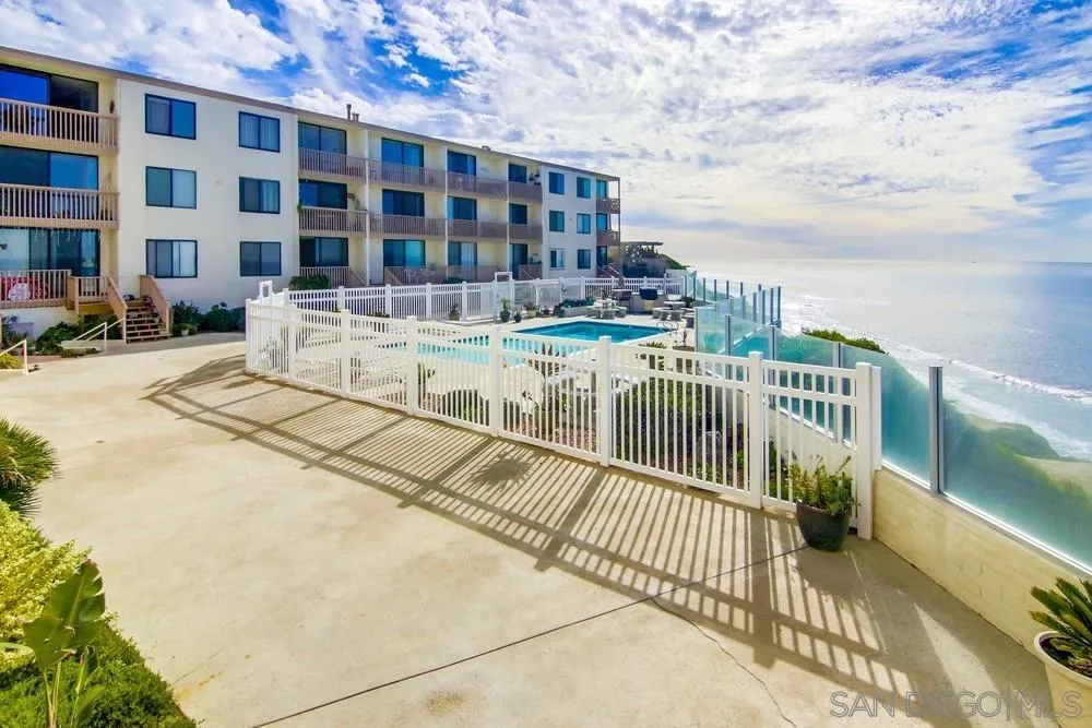 5015 Santa Cruz Ave Unit 309