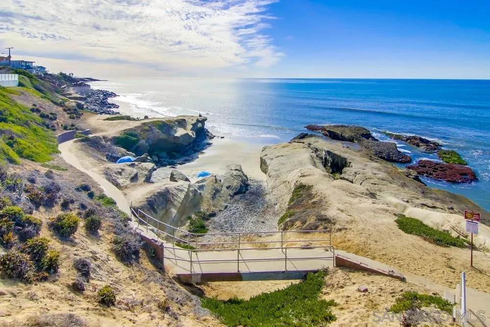 5015 Santa Cruz Ave Unit 309
