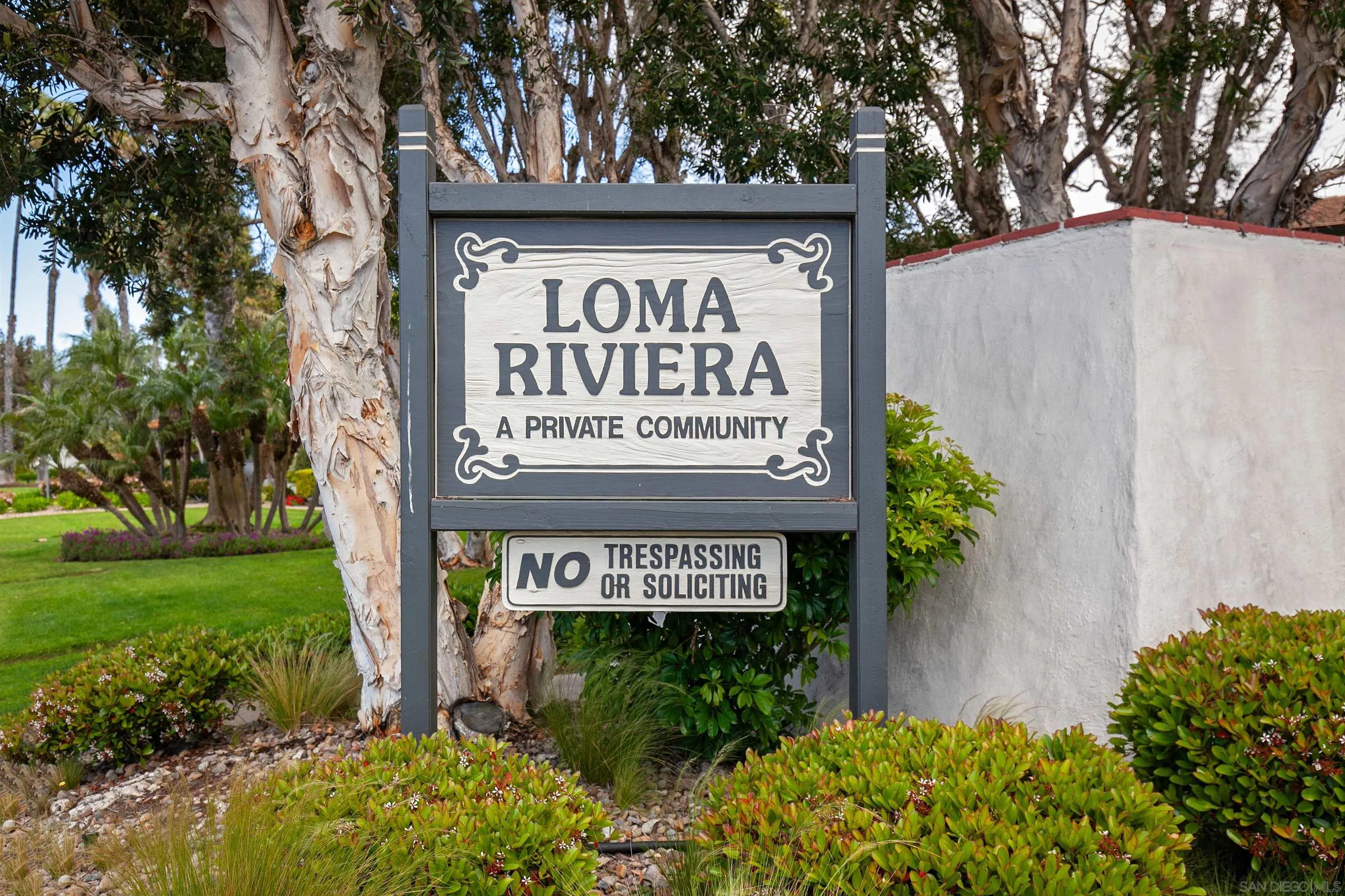 3276 Loma Riviera Dr