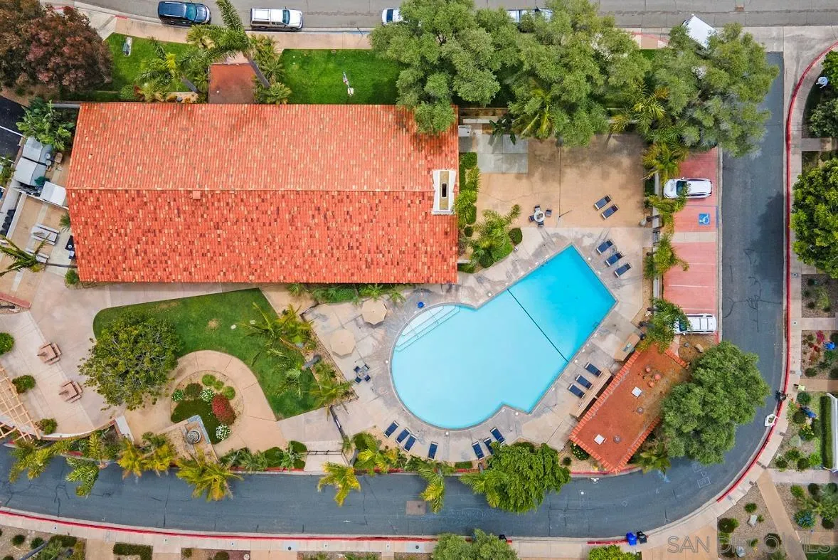 3276 Loma Riviera Dr