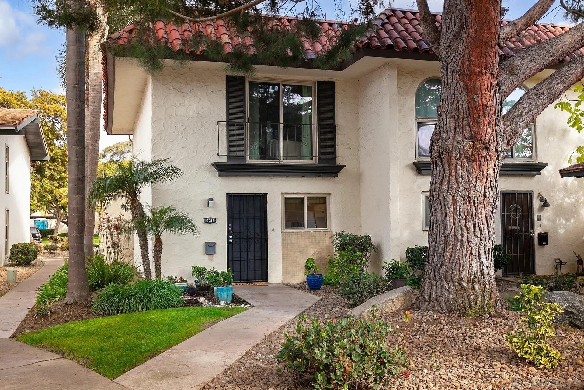 4058 Loma Riviera Cir