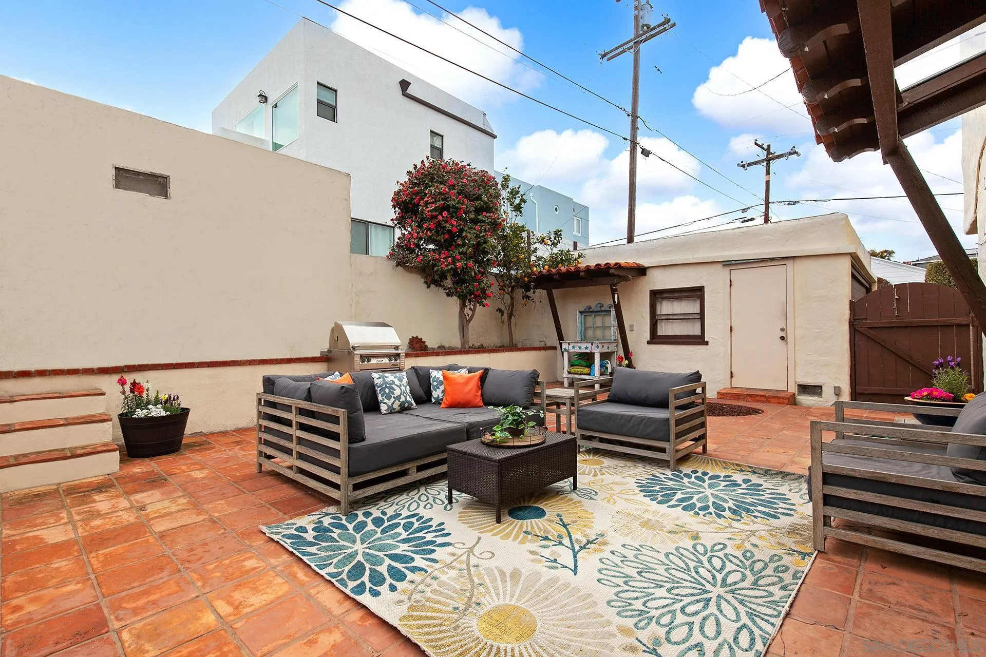3235 Curtis St