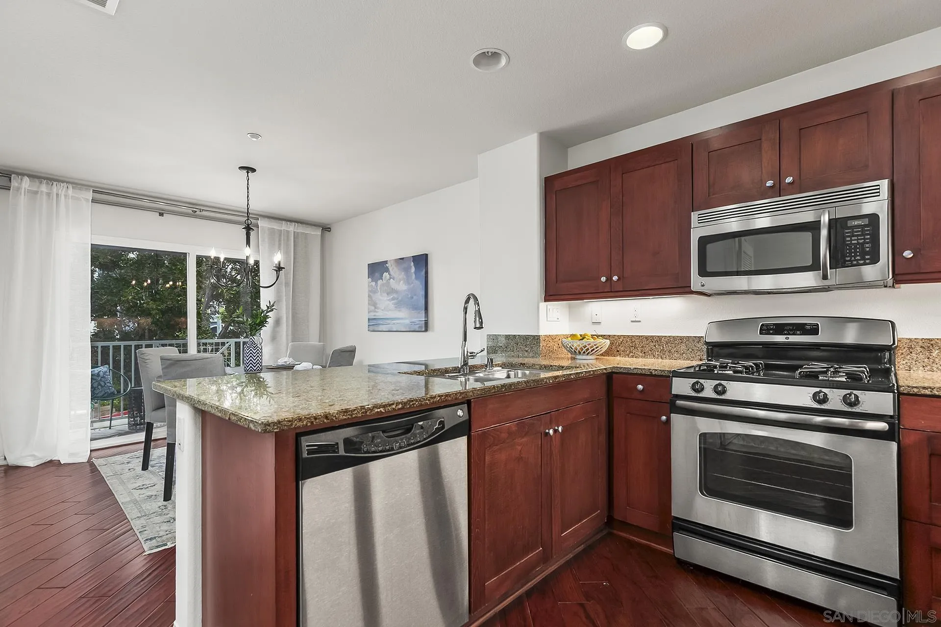 3528 Shoreline Bluff Ln