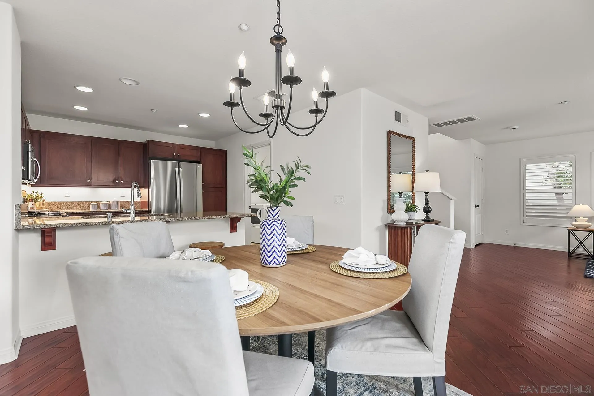 3528 Shoreline Bluff Ln