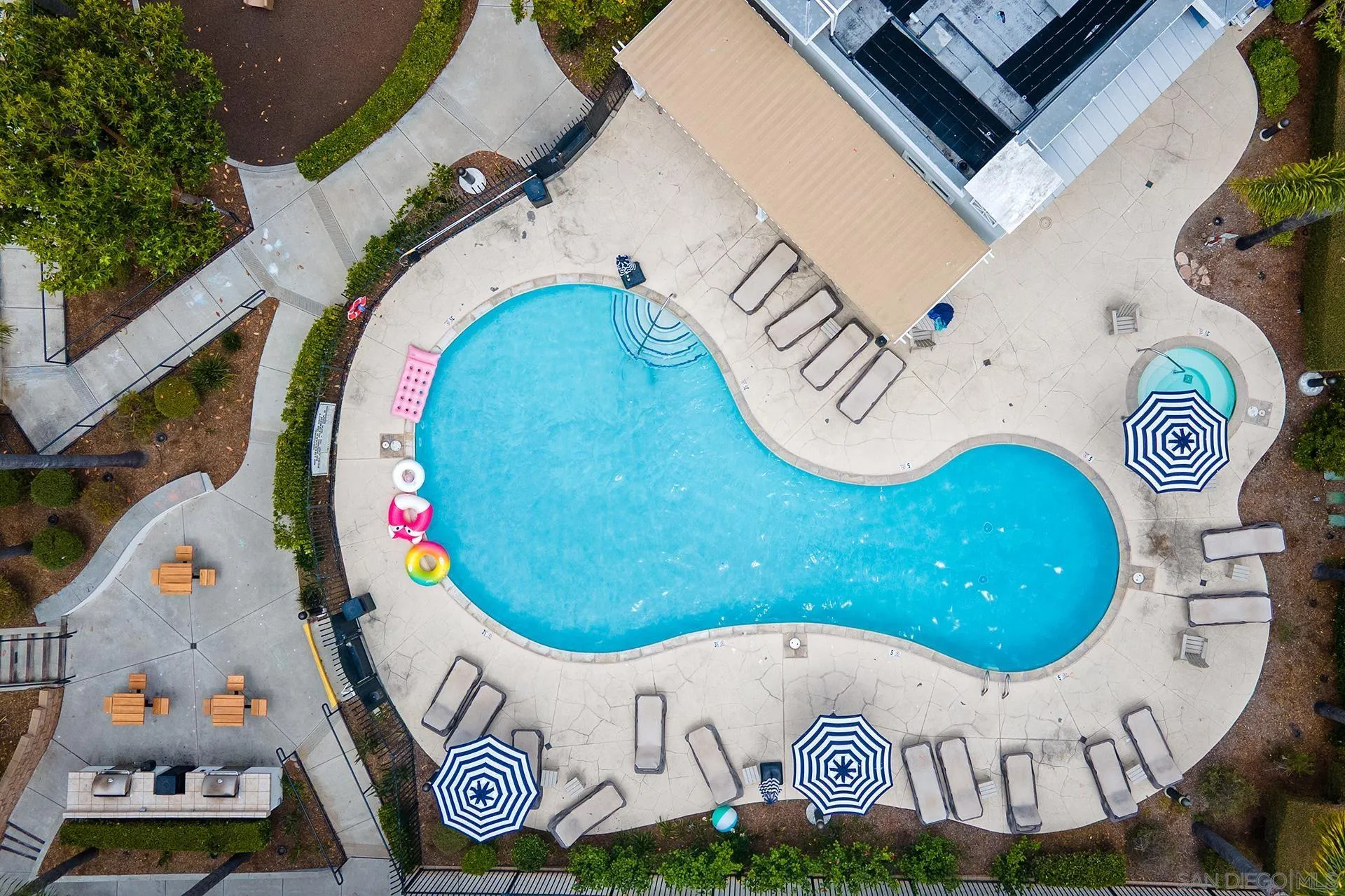3528 Shoreline Bluff Ln