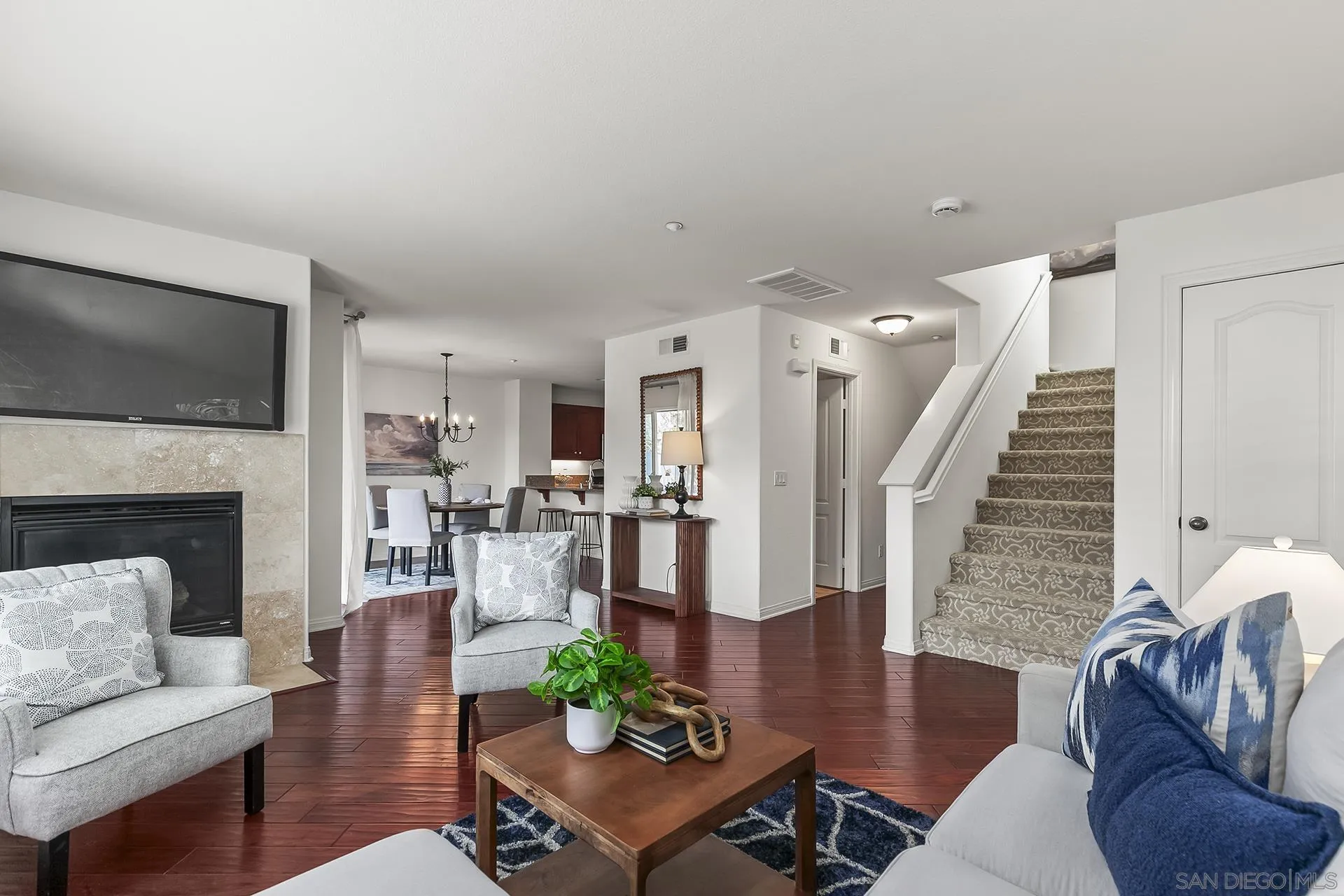 3528 Shoreline Bluff Ln