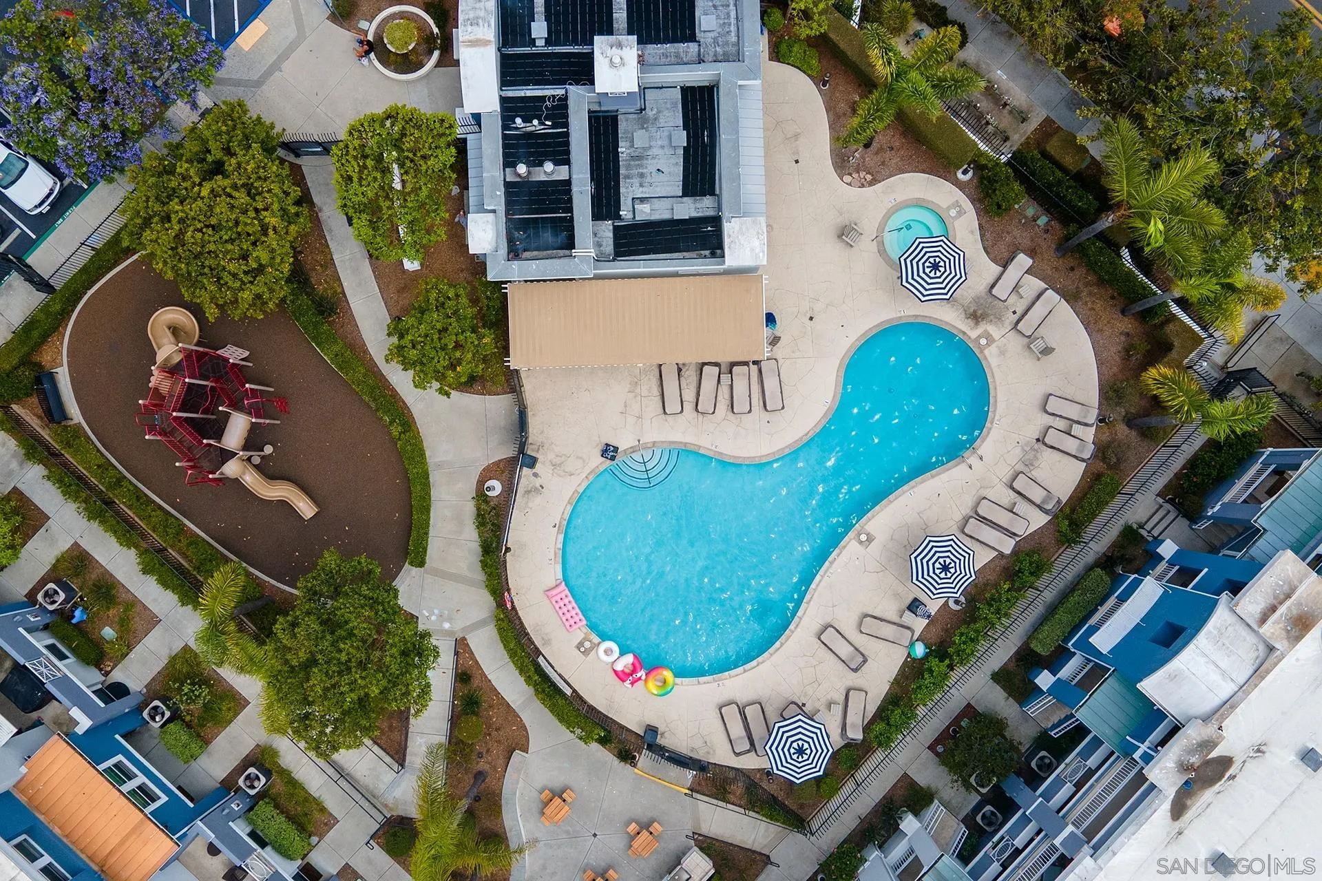 3528 Shoreline Bluff Ln