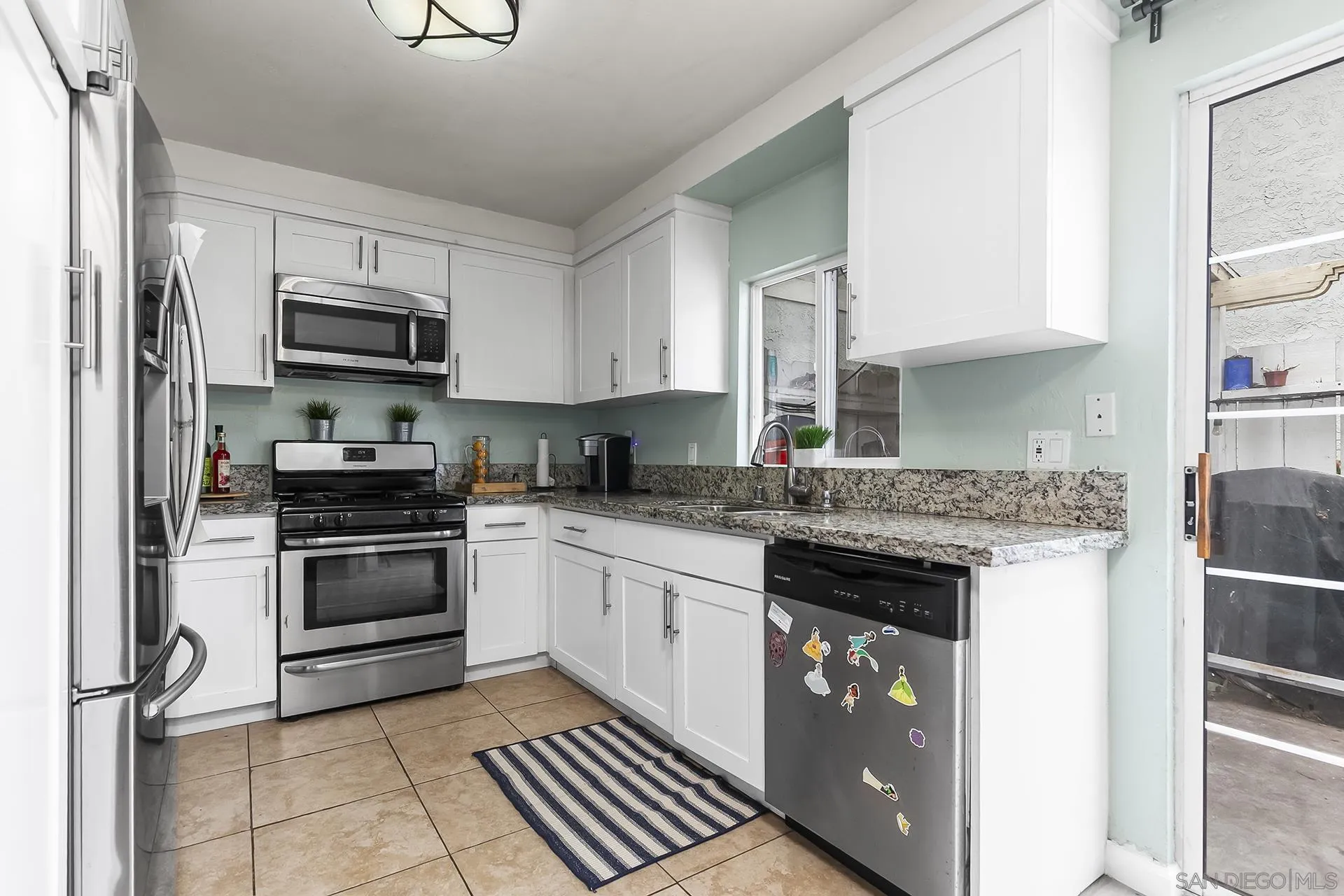 2414 1/2 Grove Ave