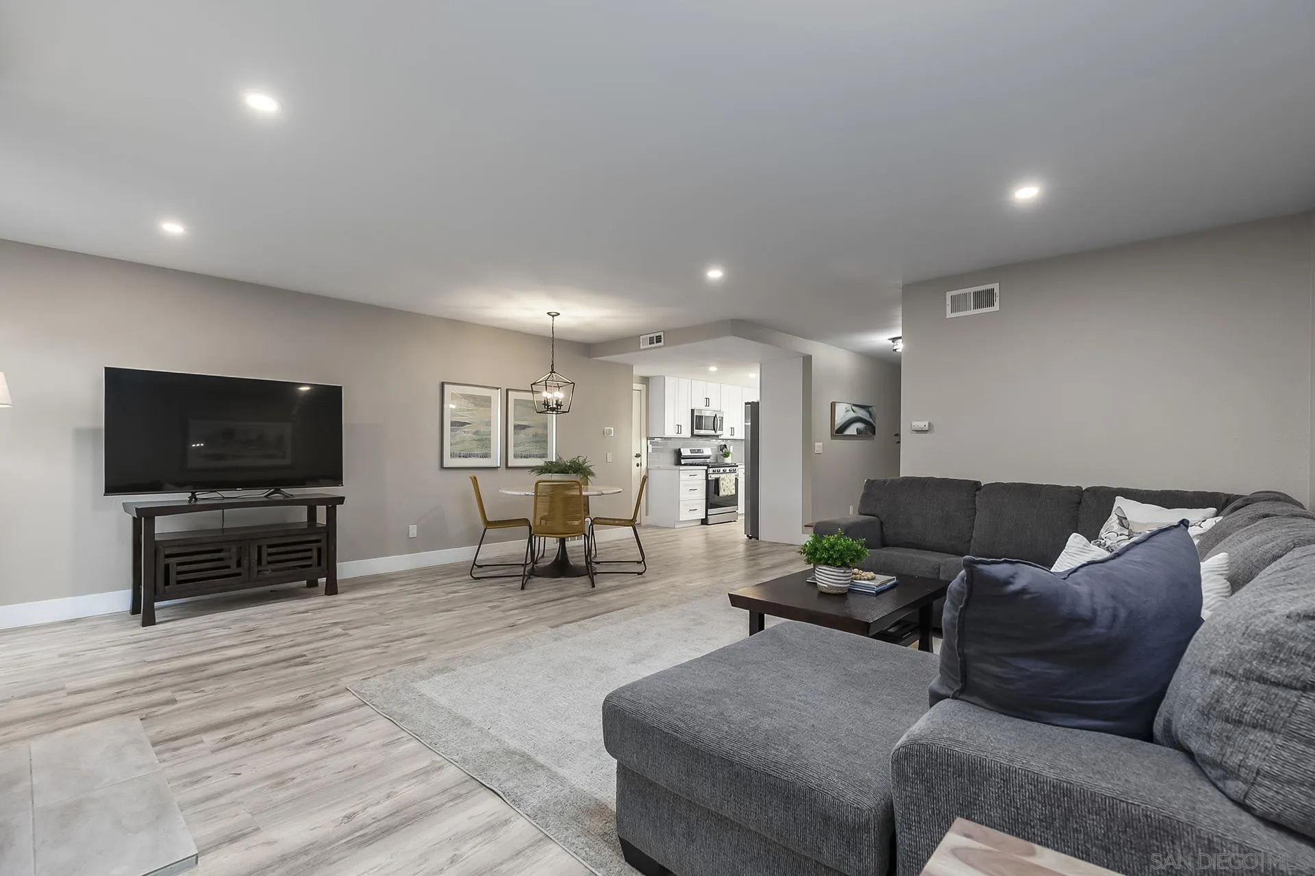 3104 Orleans E