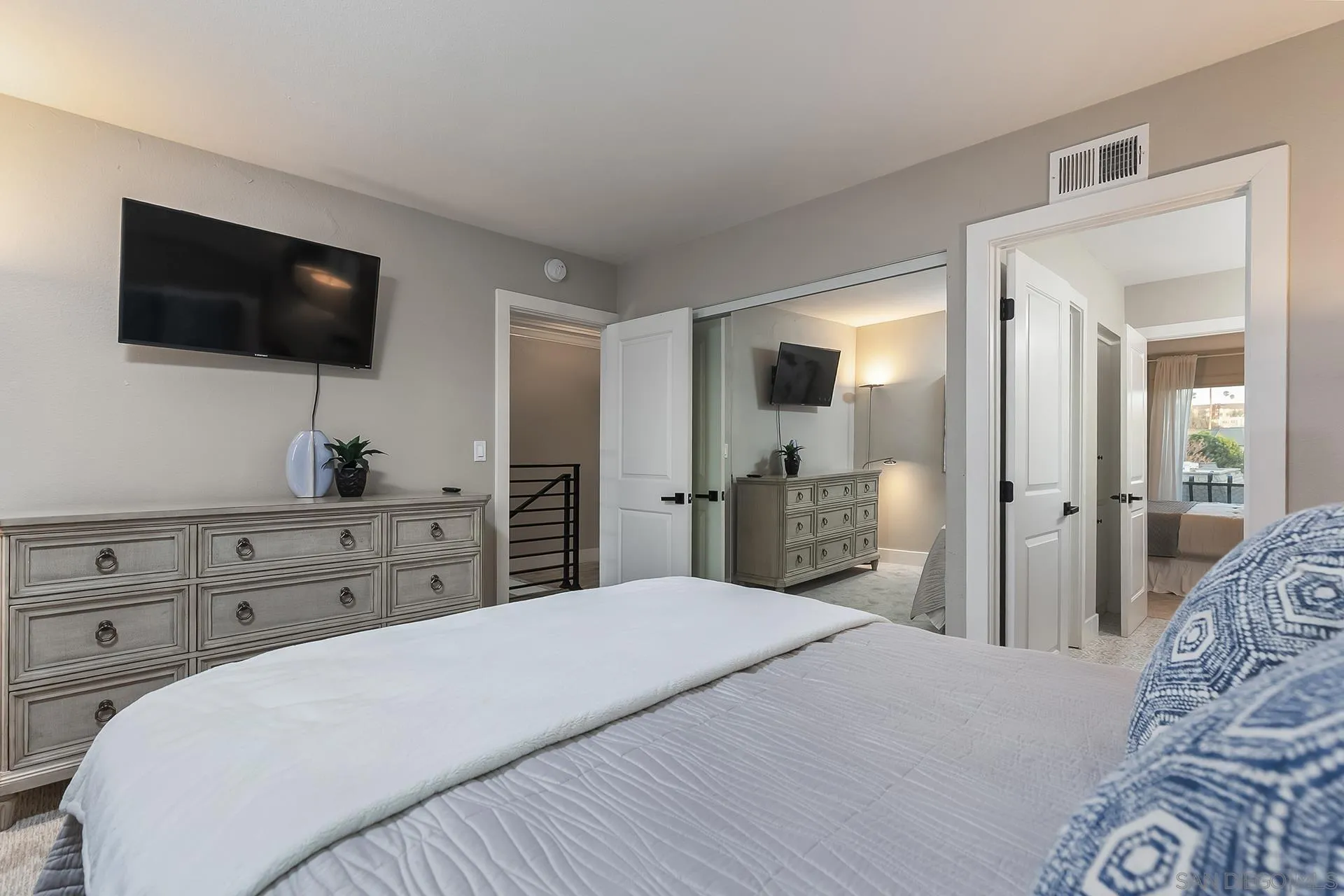 3104 Orleans E