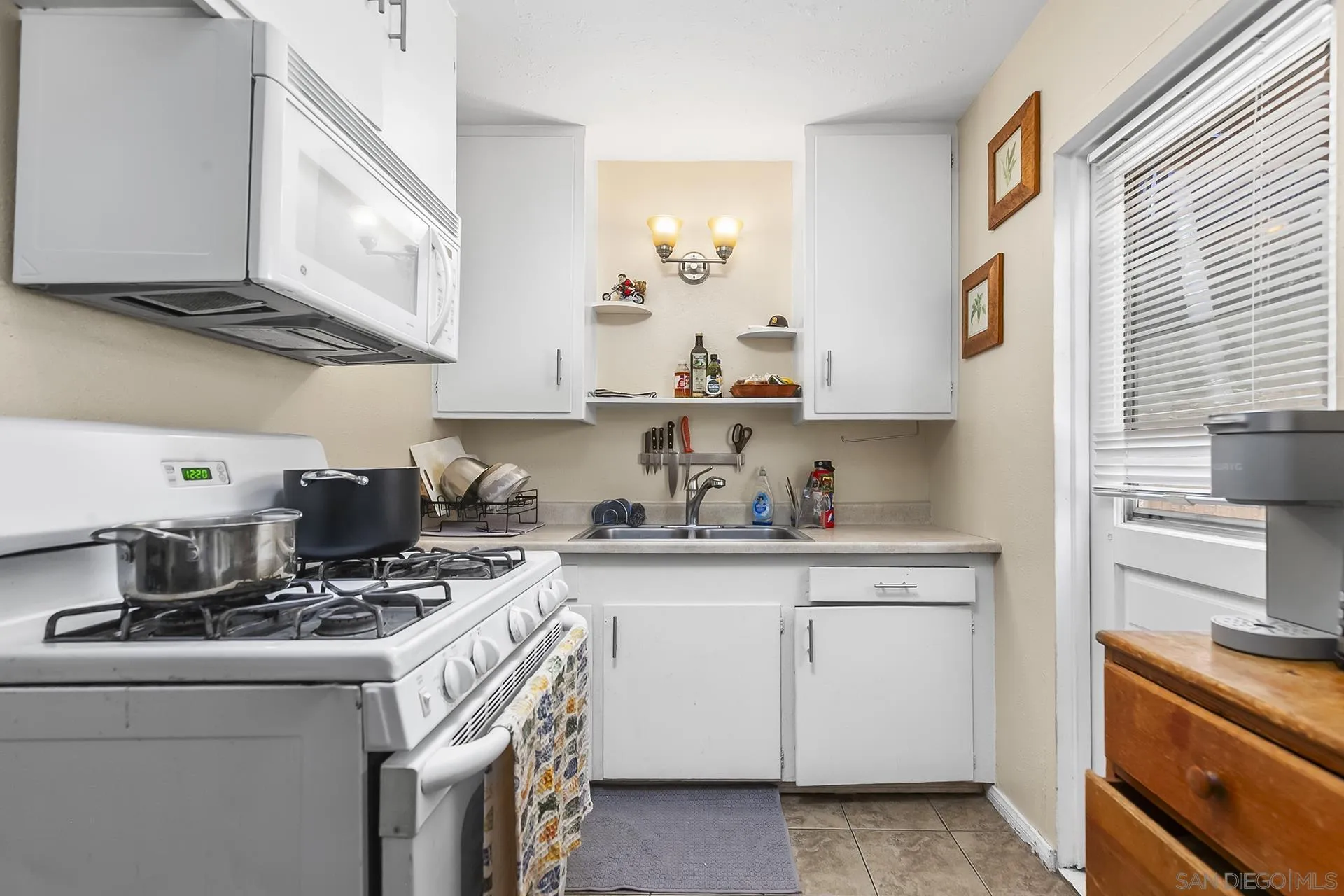 4225-4227 Whittier St