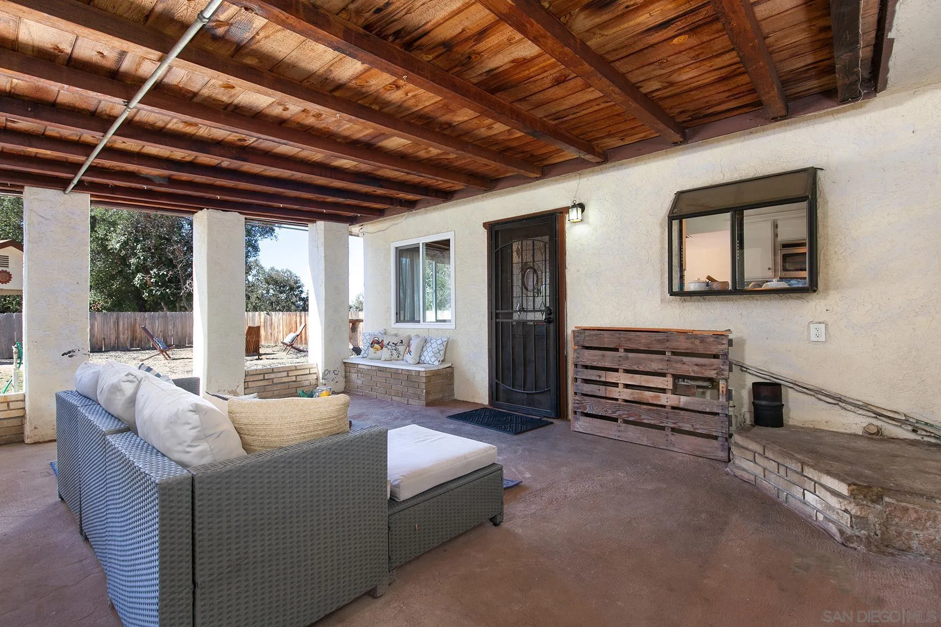 1167 Peutz Valley Rd