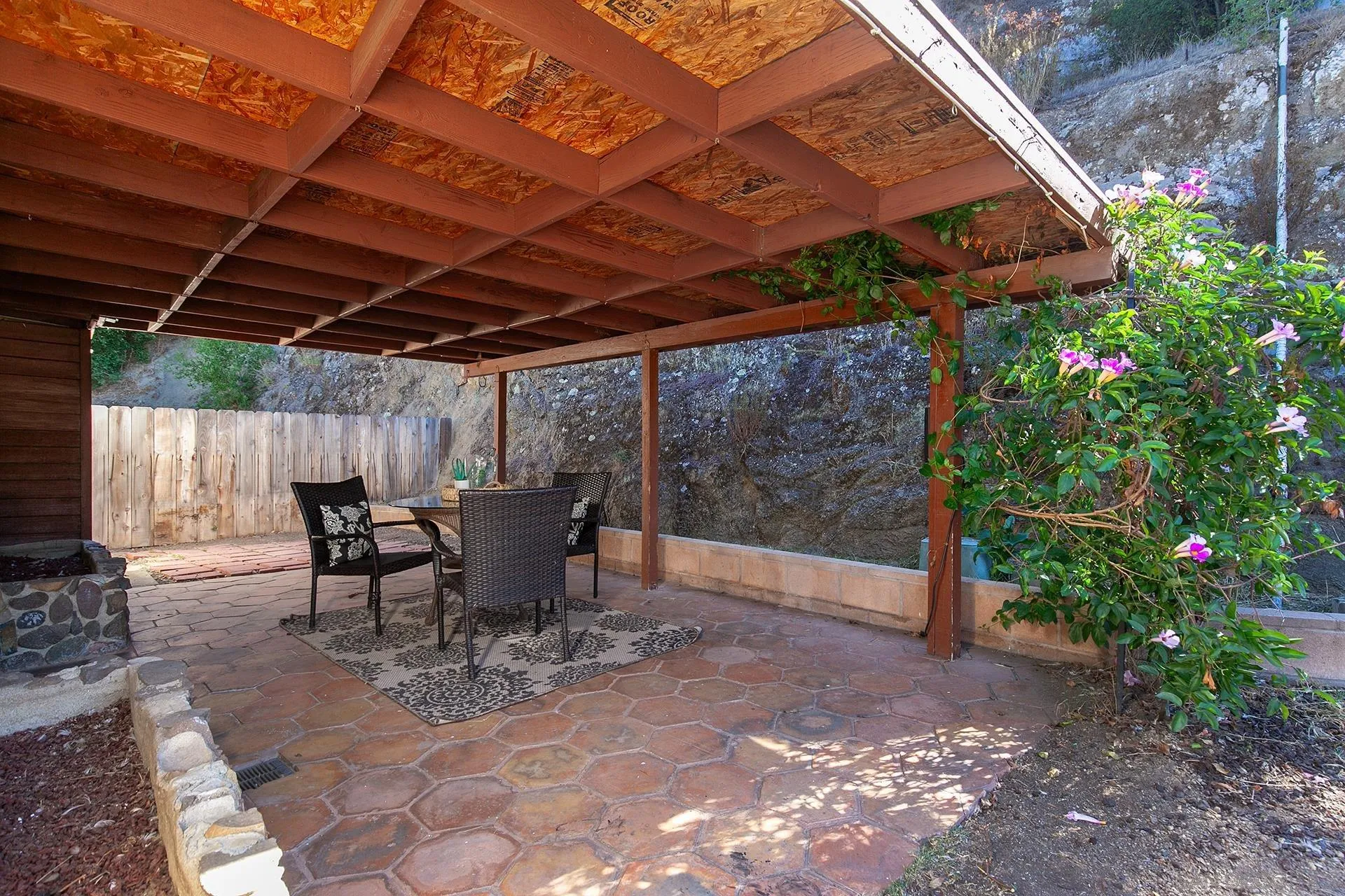 1167 Peutz Valley Rd