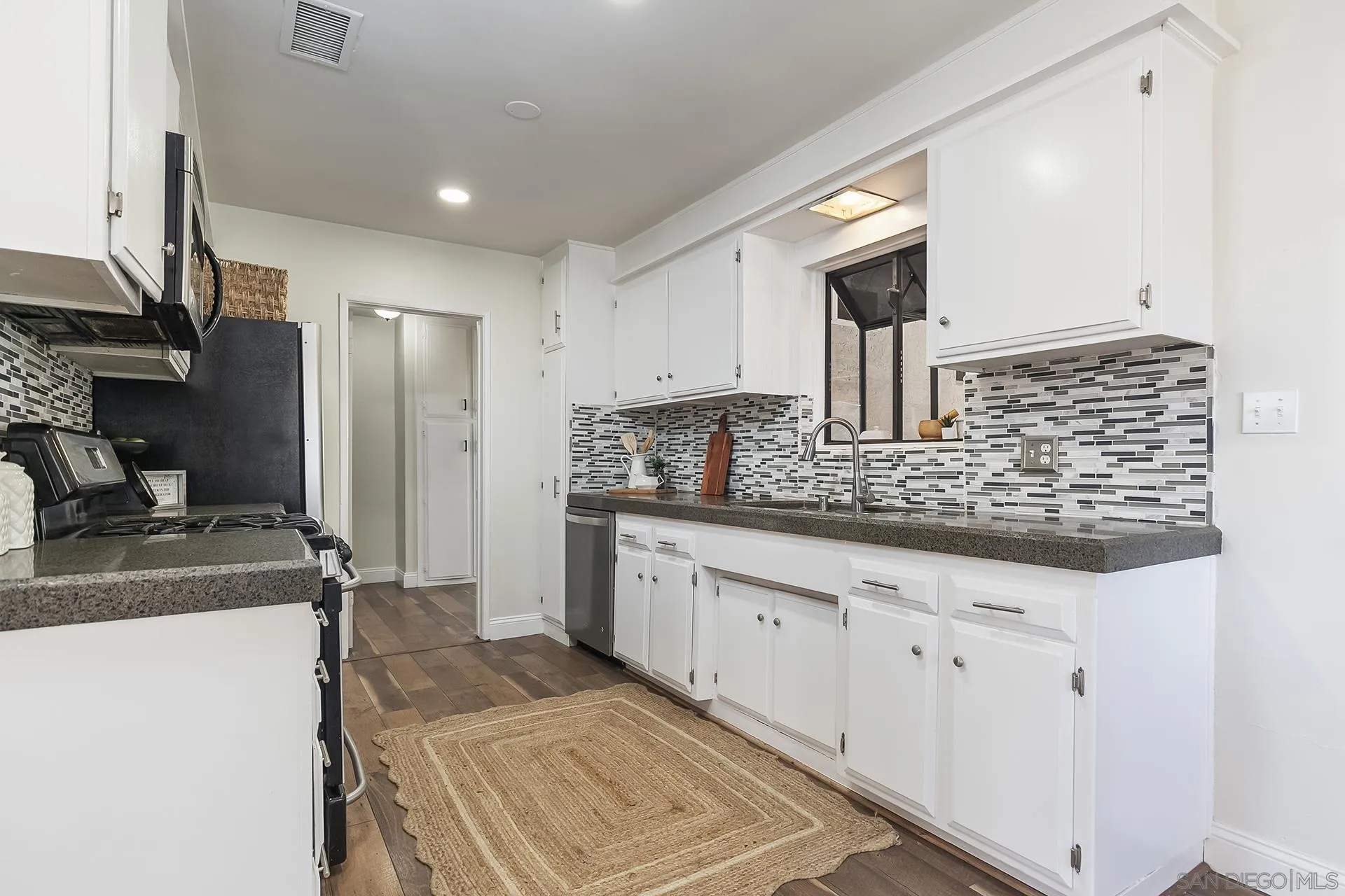 1167 Peutz Valley Rd