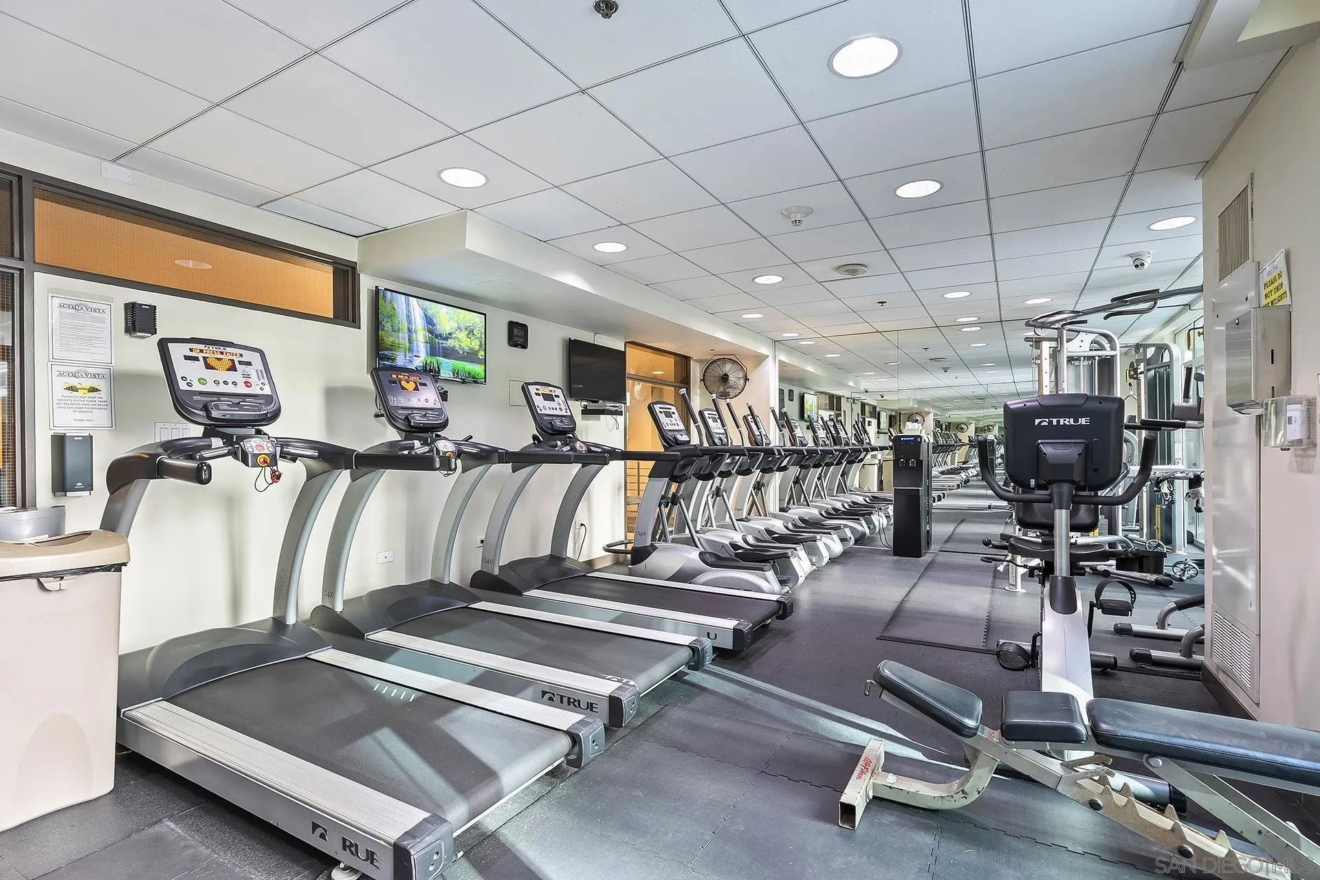 425 W Beech St Unit 327