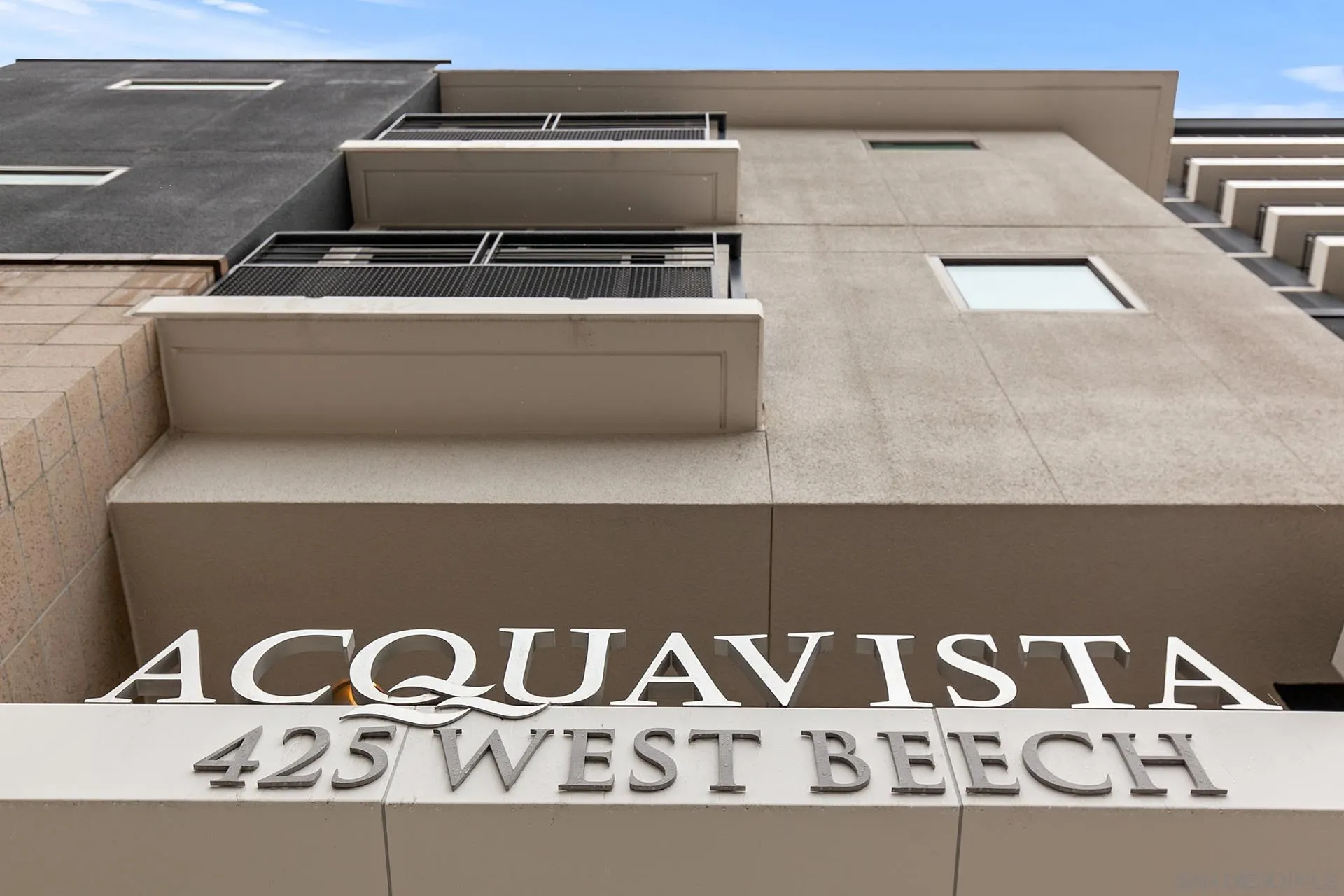 425 W Beech St Unit 327