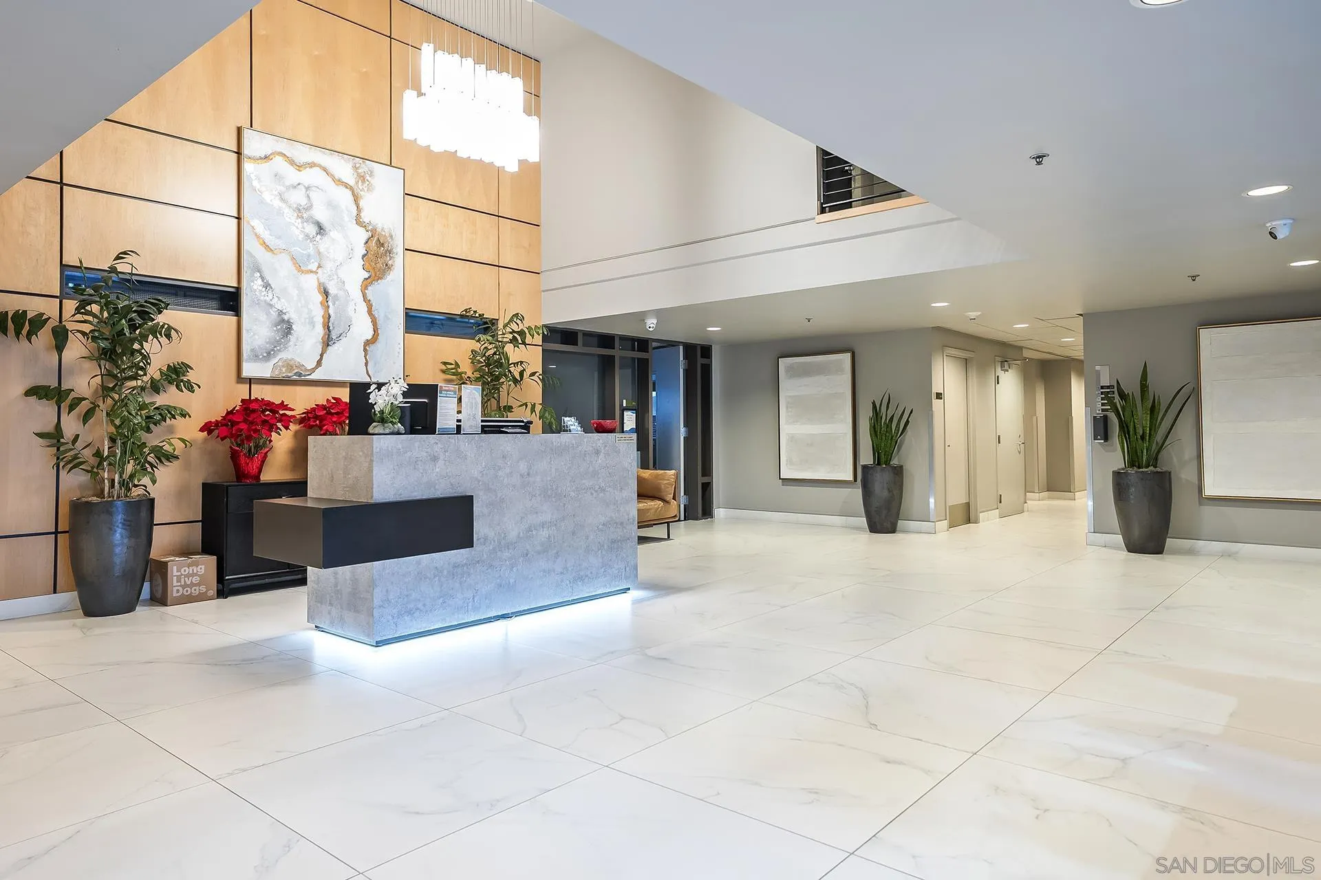 425 W Beech St Unit 327