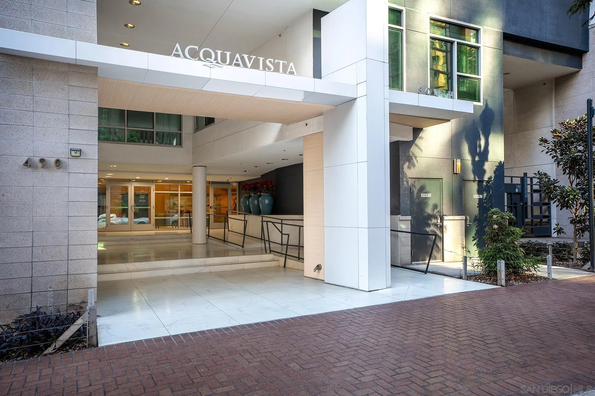 425 W Beech St Unit 327