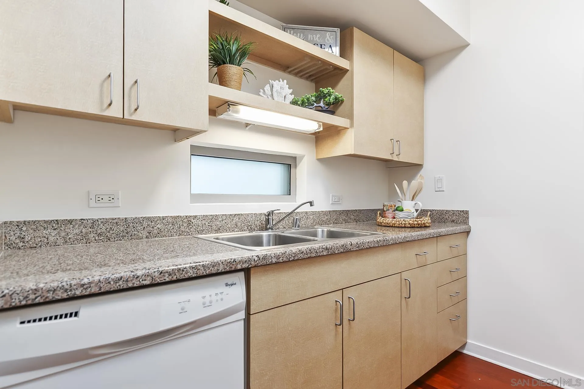 425 W Beech St Unit 327